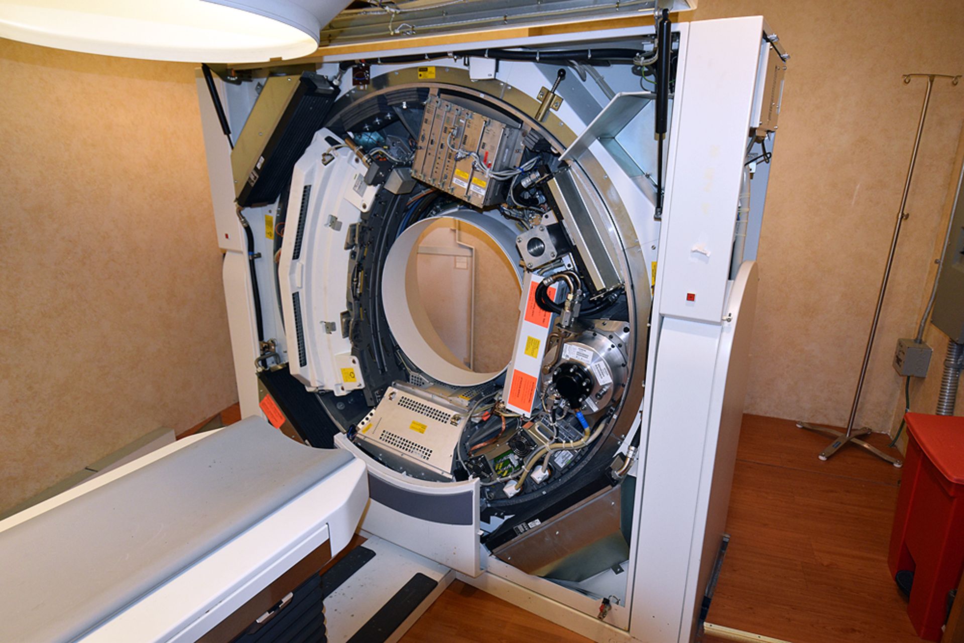 Siemens CT Scanner - Image 2 of 48