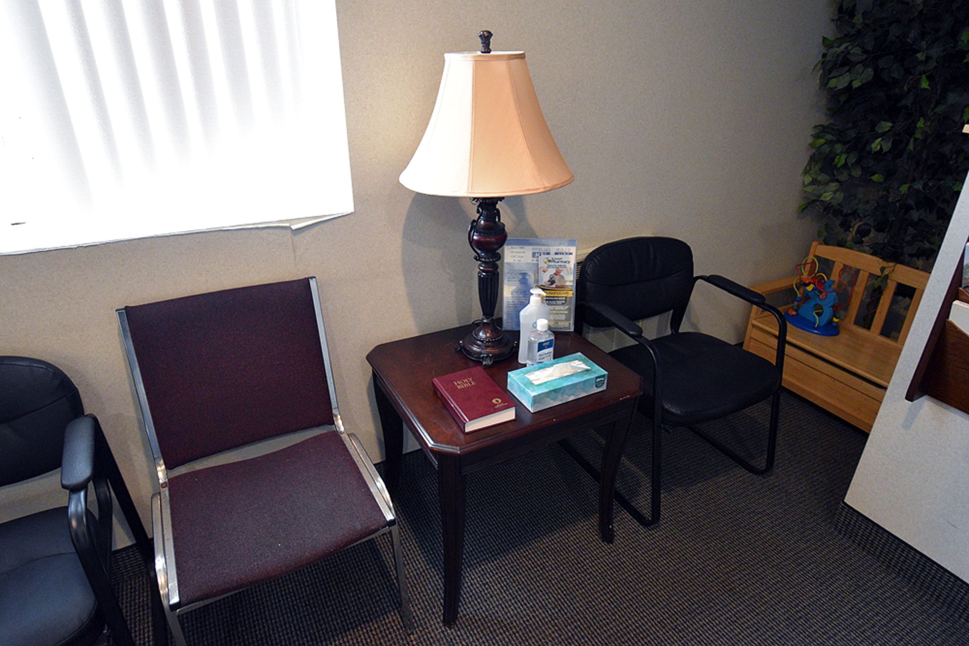 Contents of Waiting Room - Image 5 of 13