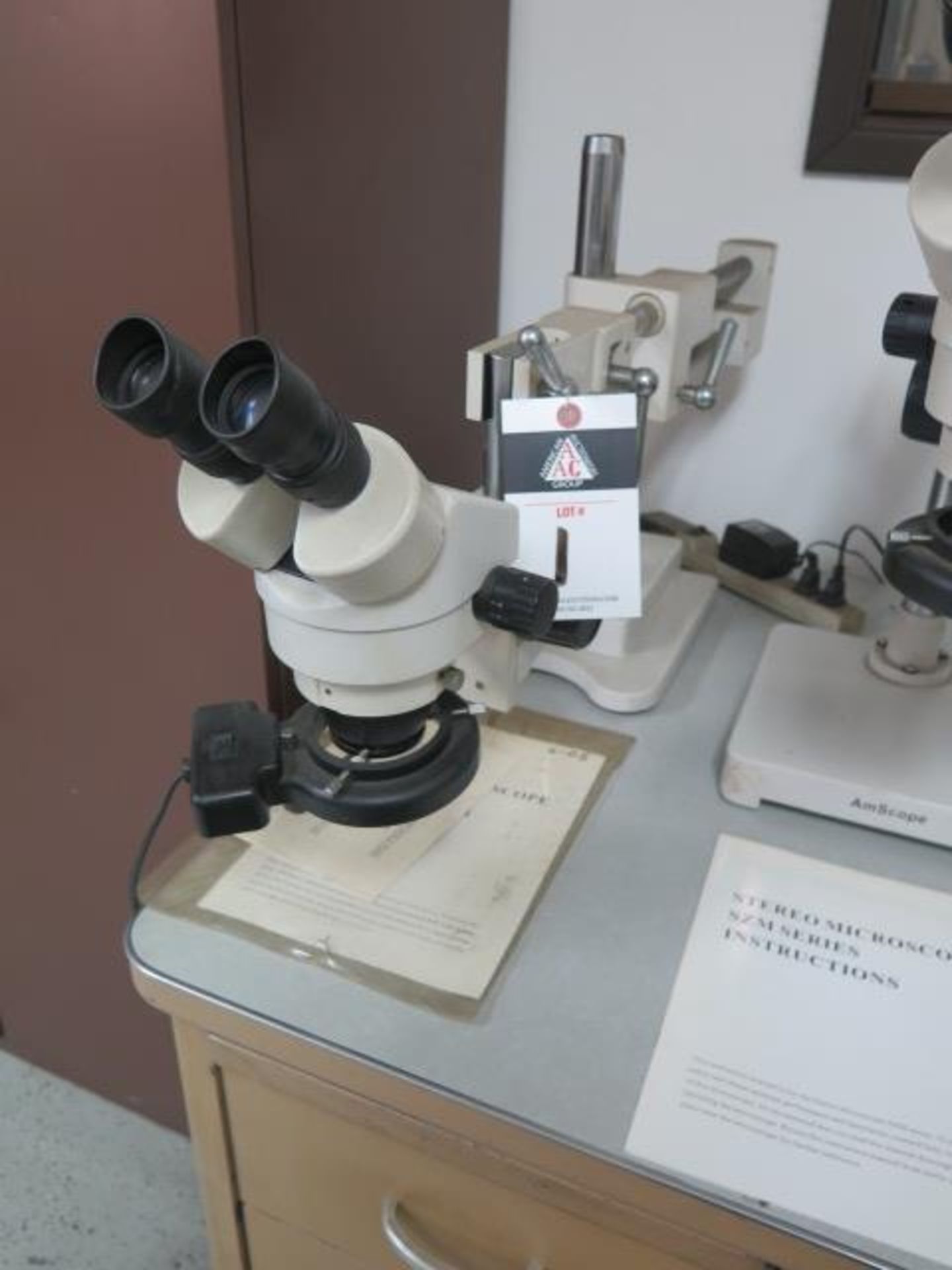 Stereo Microscope w/ Light Source and Stand (SOLD AS-IS - NO WARRANTY)