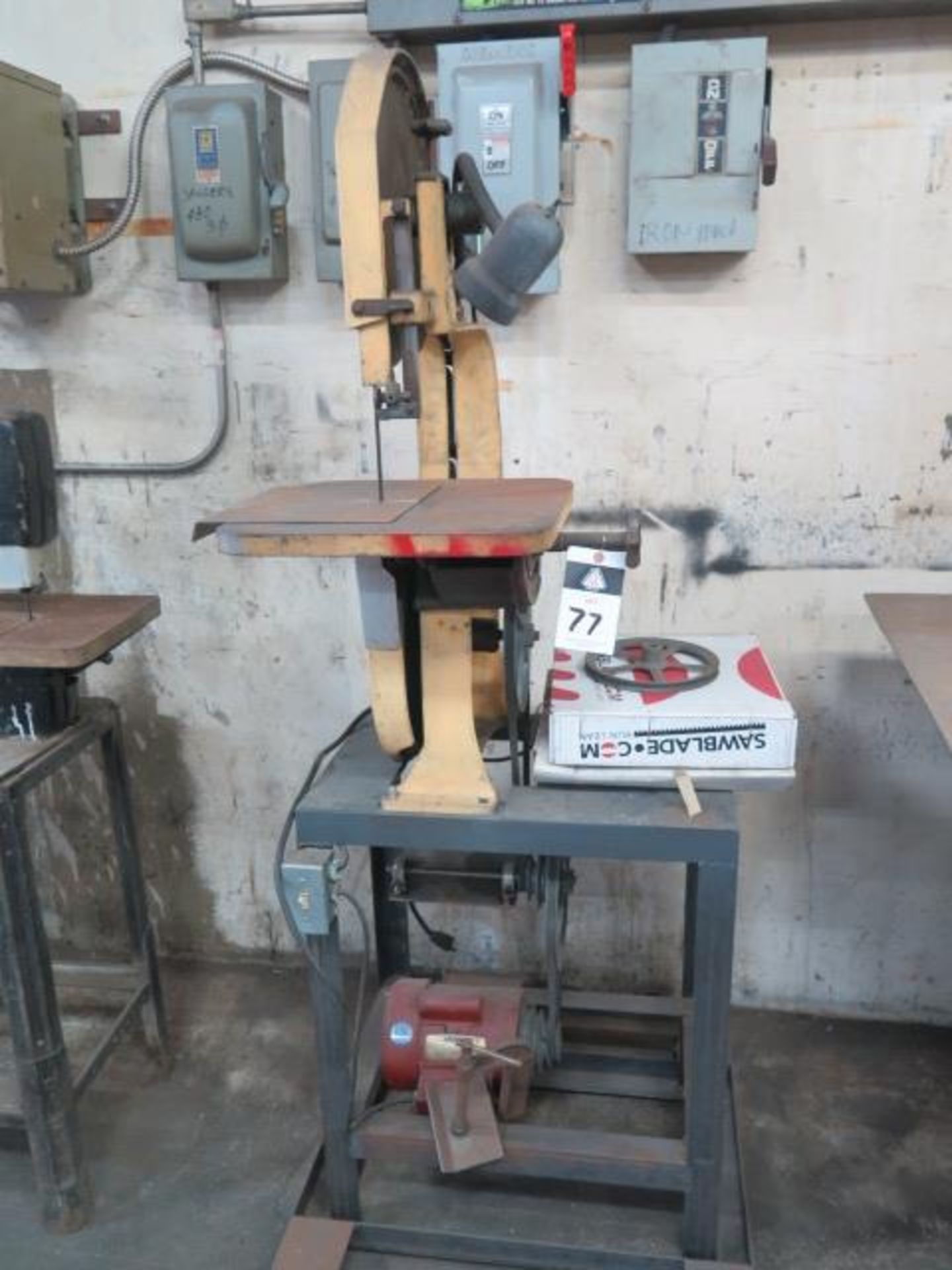 Davis & Wells 13 ½” Vertical Band Saw w/ 15 ½” x 15 ½” Table (SOLD AS-IS - NO WARRANTY)