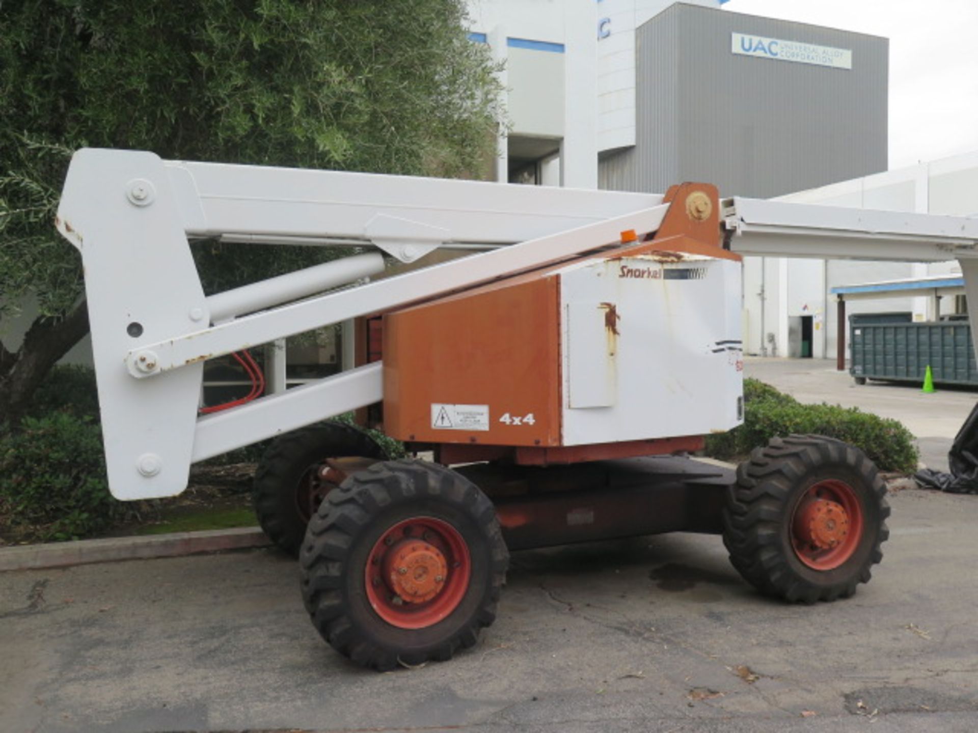 2000 Snorkel ATB60 ALFO 60’ Platform Boom Lift s/n AG00164 w/ 63Hp Engine (SOLD AS-IS – NO WARRAN - Image 5 of 18