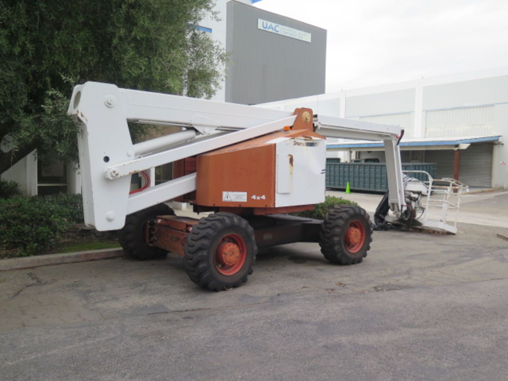 2000 Snorkel ATB60 ALFO 60’ Platform Boom Lift s/n AG00164 w/ 63Hp Engine (SOLD AS-IS – NO WARRAN - Image 4 of 18