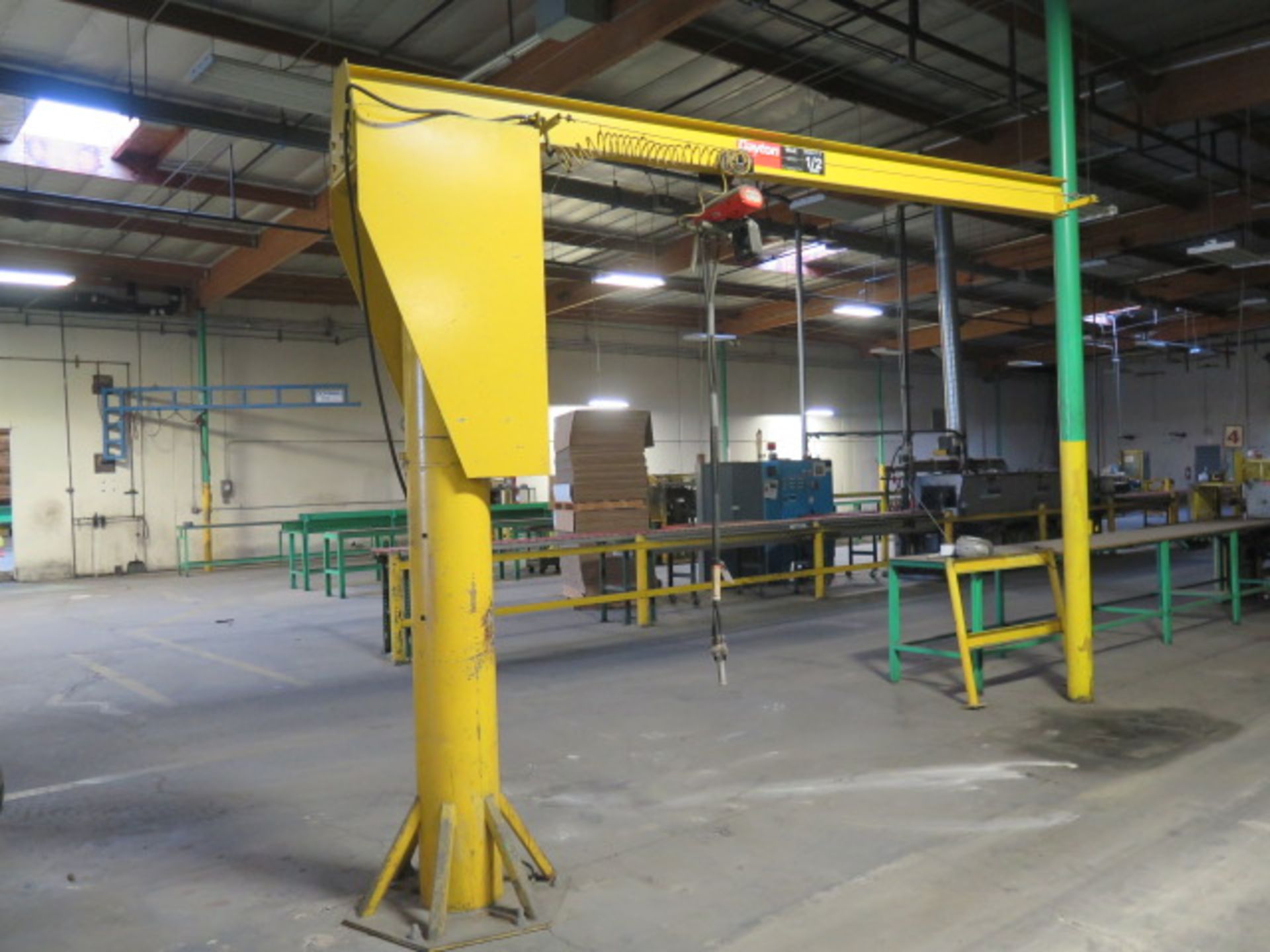 Dayton 1/2-Ton Floor Mounted Jib Crane w/ Pneumatic Hoist (SOLD AS-IS - NO WARRANTY)