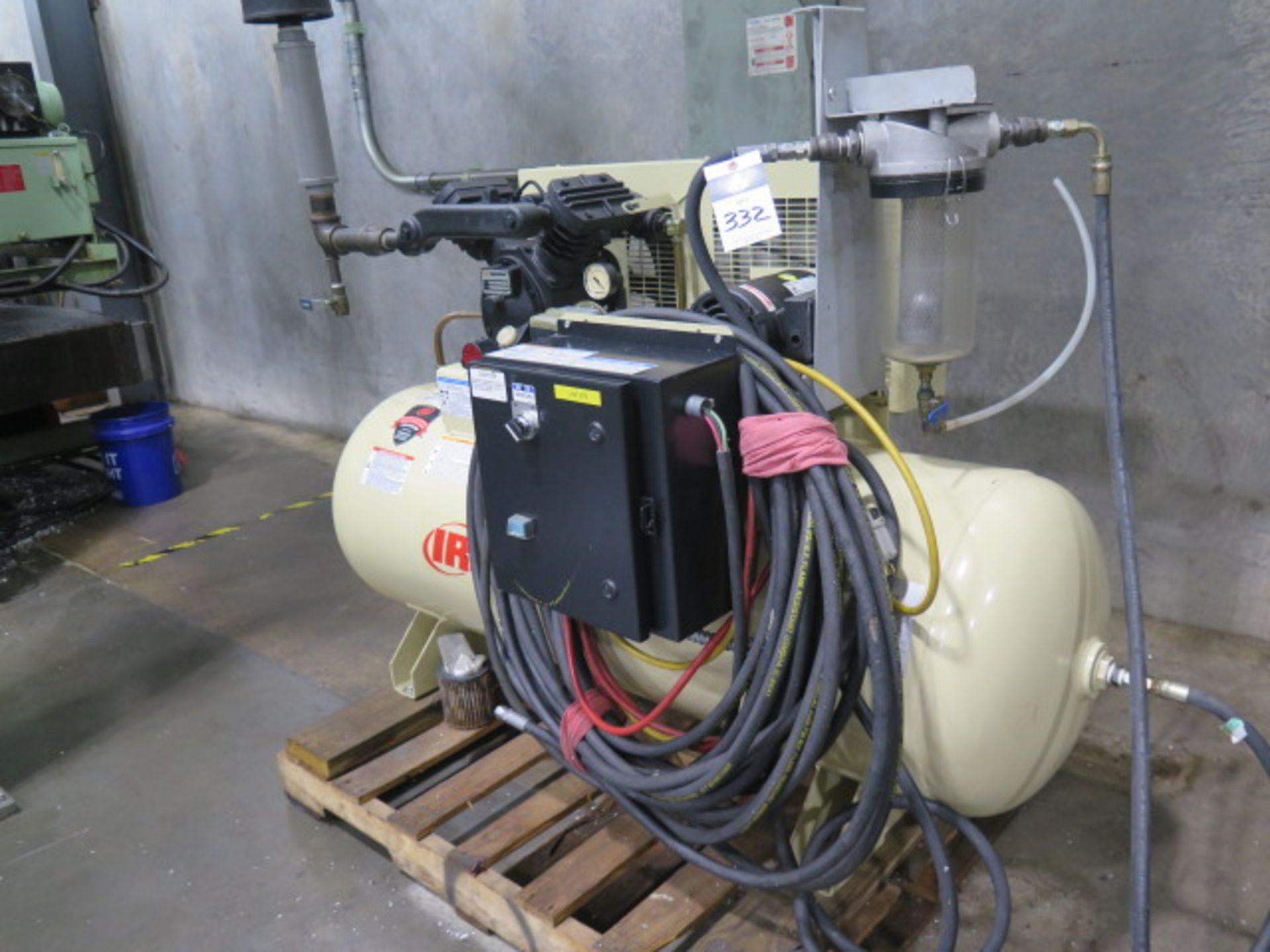 Ingersoll Rand V235D1.5 Vacuum Compressor s/n 0612150226 w/ 1.5Hp Motor, 80 Gallon Tank SOLD AS IS - Image 2 of 8