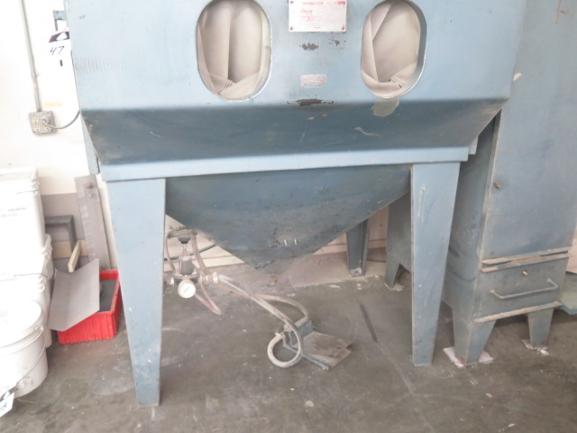 Abrasive-Blast Dry Blast Cabinet w/ Dust Collector (SOLD AS-IS - NO WARRANTY) - Image 4 of 9