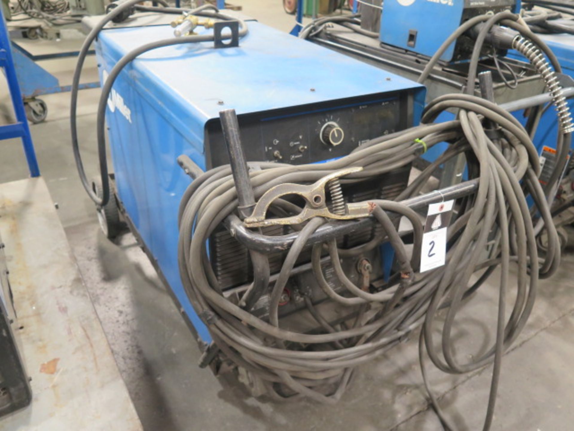 Miller Deltaweld 452 CV-DC Arc Welding Power Source w/ Miller 22A Wire Feeder (SOLD AS-IS - NO