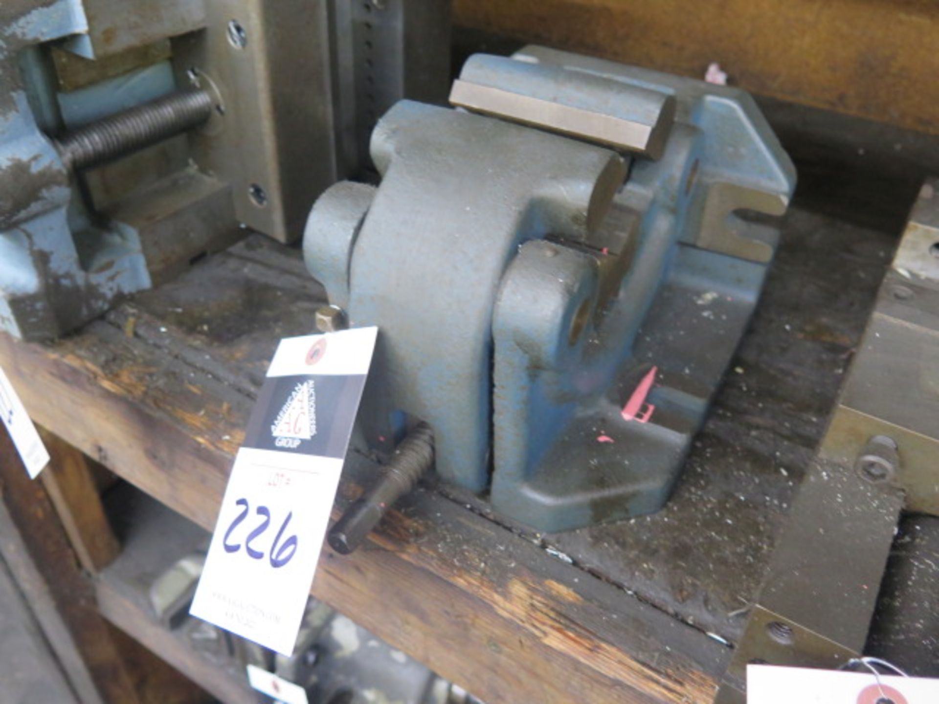 4" Pipe Vise (SOLD AS-IS - NO WARRANTY)
