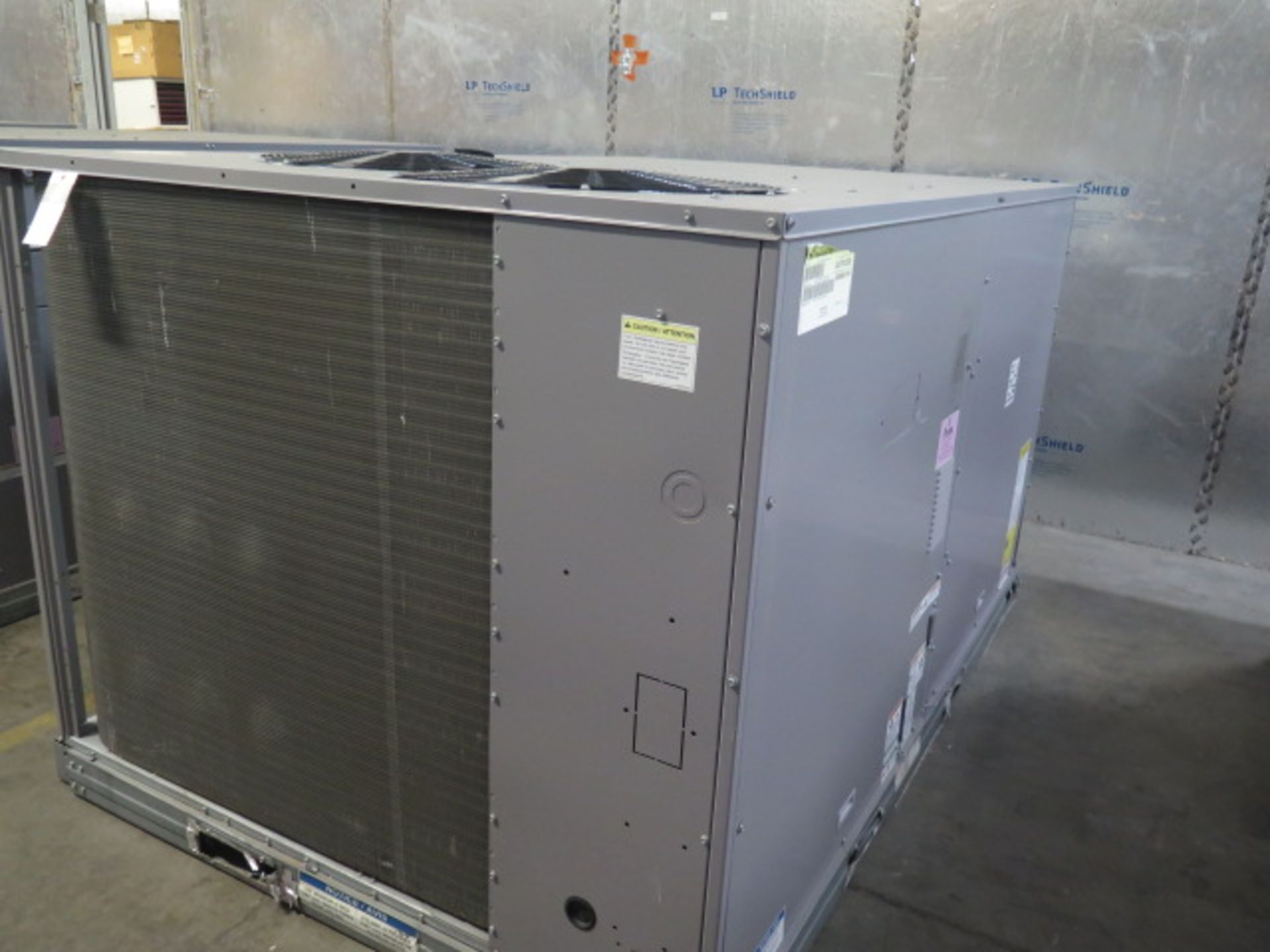 Carrier 48TCDD09A2A6A0A0A0 8 Ton Gas Heat Unit s/n 3417P41338 460V. (SOLD AS-IS - NO WARRANTY) - Image 2 of 6