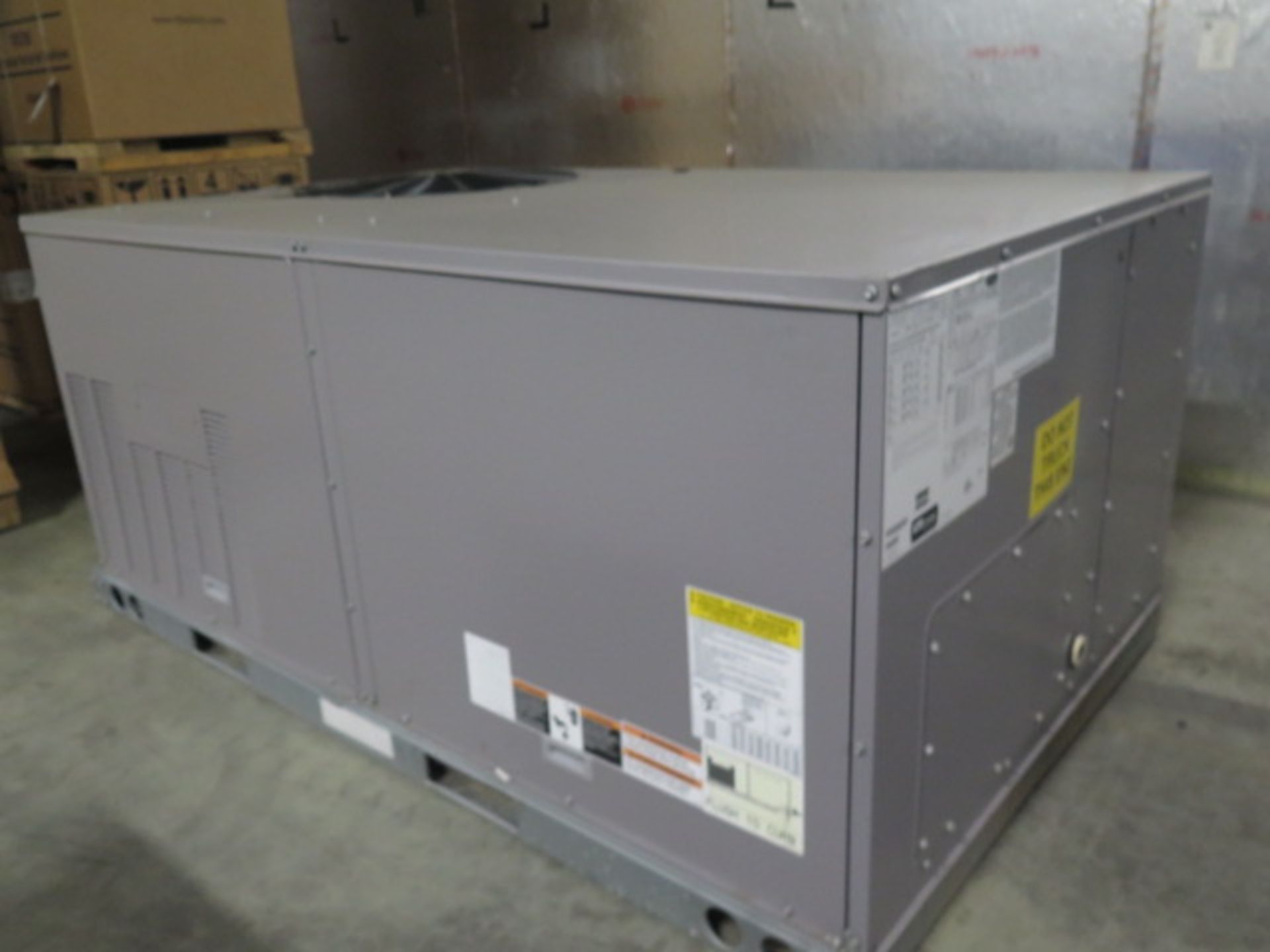 Carrier 50TCQA04A2A5A0A0A6 3 Ton Heat Pump s/n 1716C66416 208/230V-3PH. (SOLD AS-IS - NO WARRANTY) - Image 3 of 7