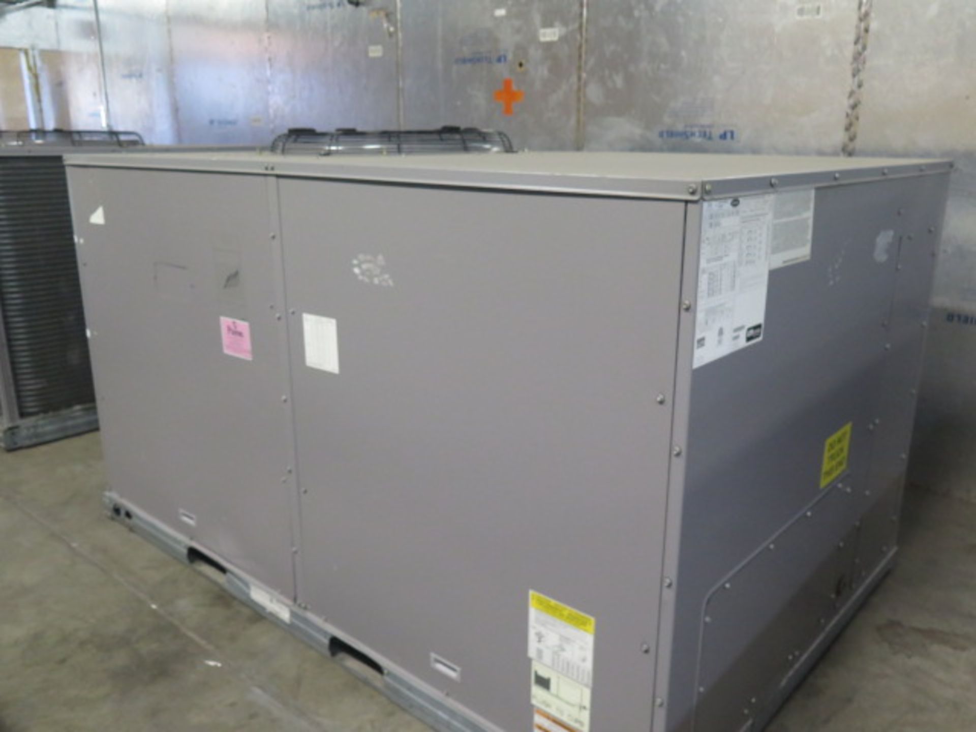 Carrier “Weather Maker” 50 TCQD12A3A5A2A0GO 10 Ton Heat Pump s/n 3215P83753 208/230V. (SOLD AS- - Image 5 of 6