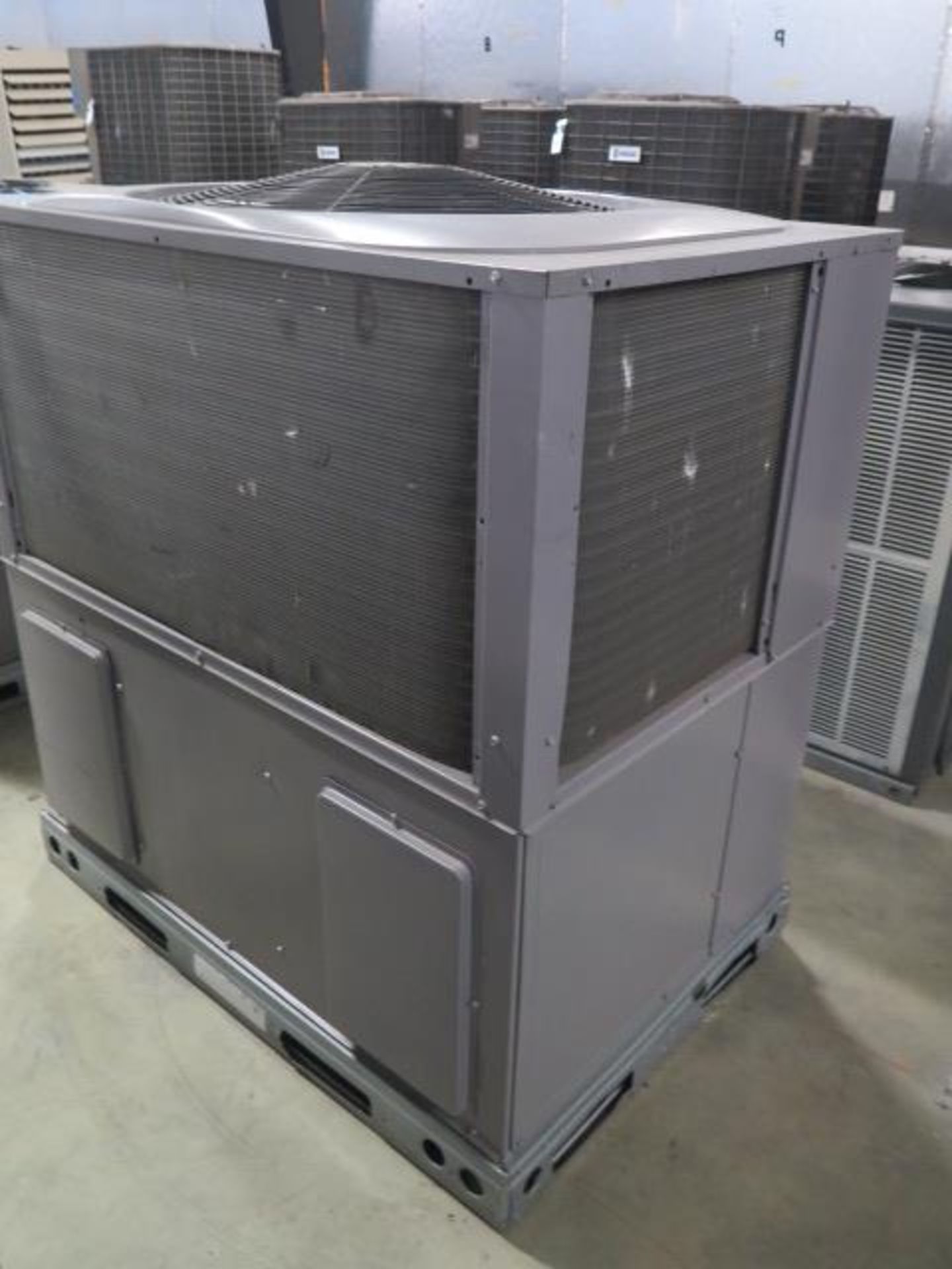 Payne PY4GEAB36060NA 3 Ton Gas Unit s/n 2117C17054 460V-3PH. (SOLD AS-IS - NO WARRANTY) - Image 2 of 5