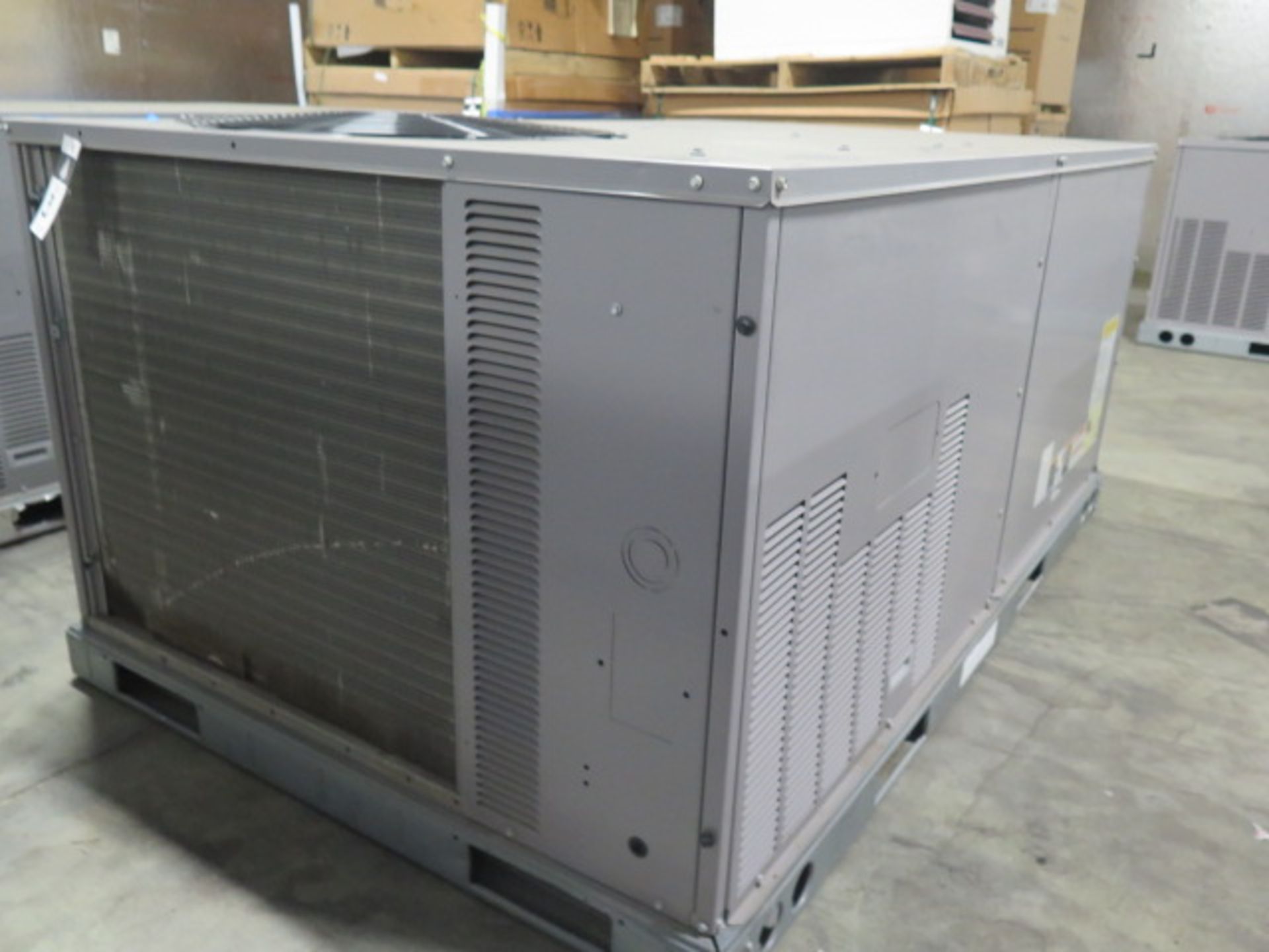 Carrier 50TQCA05A2A6-0A0A0 4 Ton Heat Pump s/n 0716C60112 460V-3PH. (SOLD AS-IS - NO WARRANTY) - Image 3 of 7