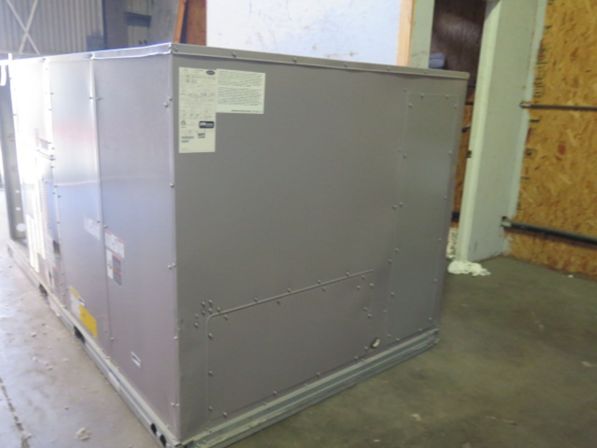 Carrier 48TCDD16A2A5A0A0G0 15 Ton Gas Unit s/n 2817P14614 208/230V-3PH. (SOLD AS-IS - NO WARRANTY) - Image 3 of 7