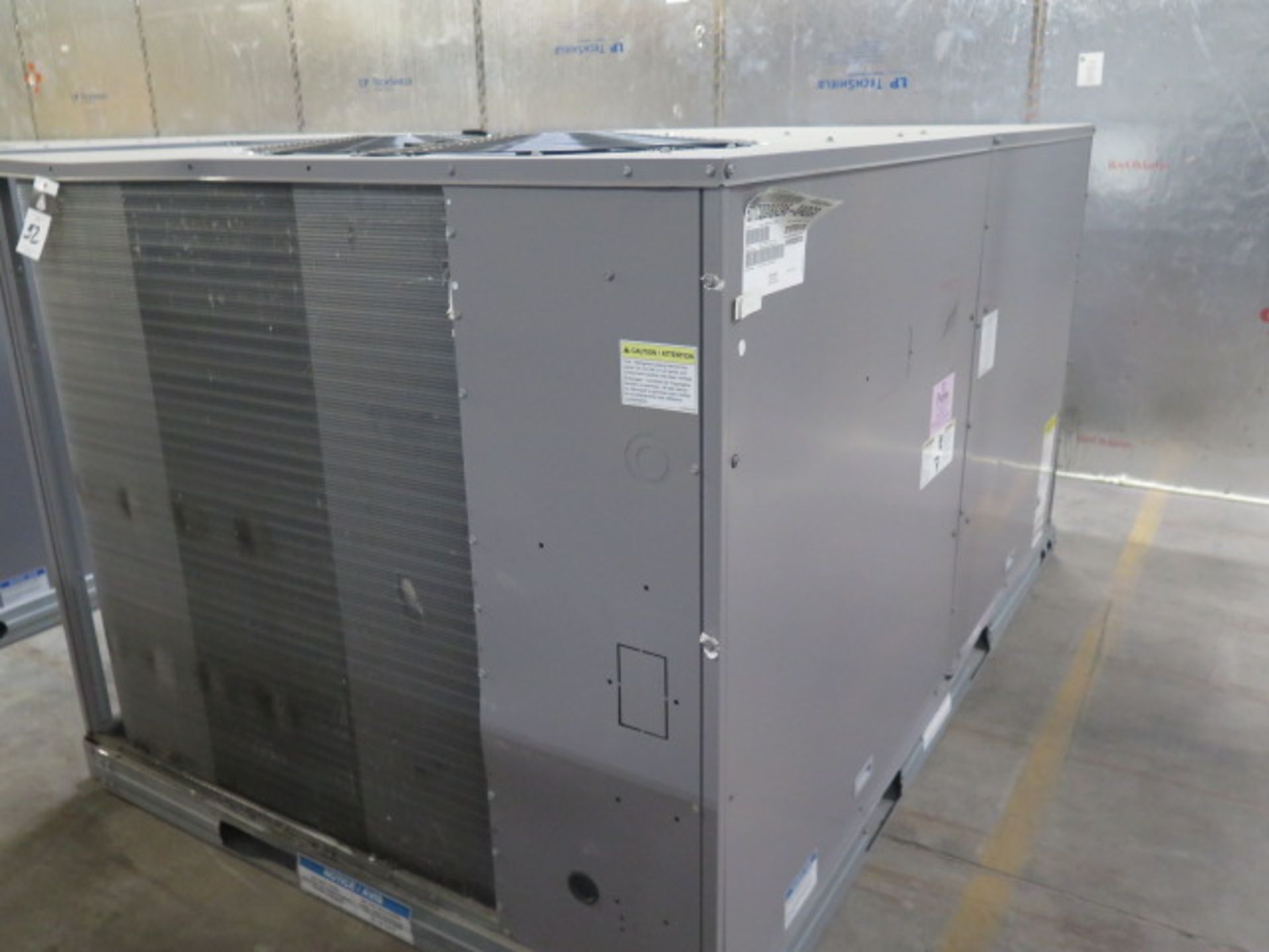 Carrier 50TCQD08A2A6-0A0G0 7.5 Ton Heat Pump s/n 3216P80176 460V. (SOLD AS-IS - NO WARRANTY) - Image 4 of 7