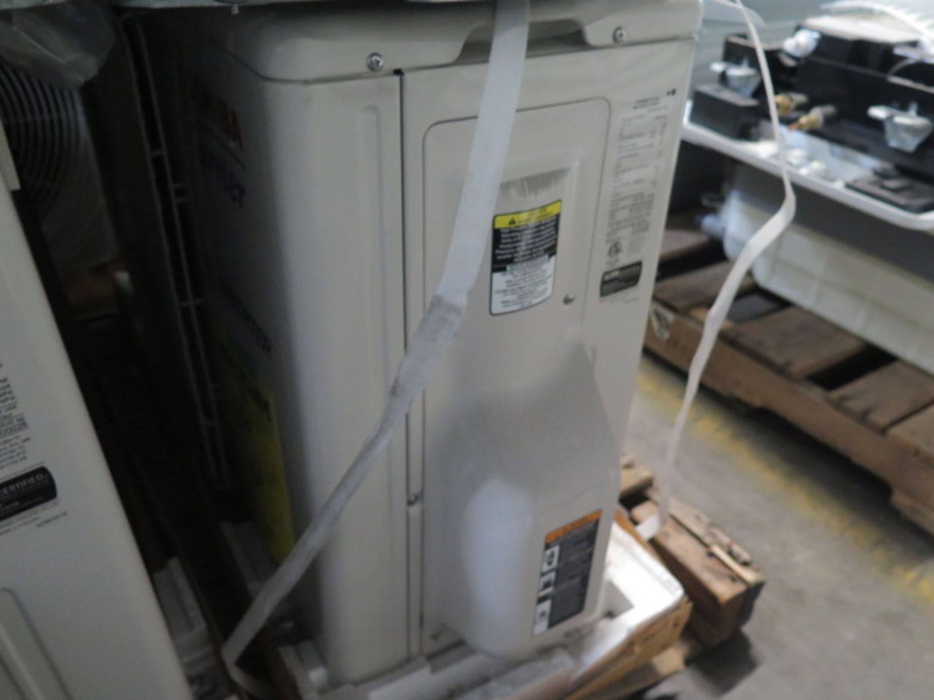 Toshiba / Carrier RAS-22LAV-UL Inverter Outdoor Units 208/230V-1PH. (SOLD AS-IS - NO WARRANTY) - Image 2 of 5