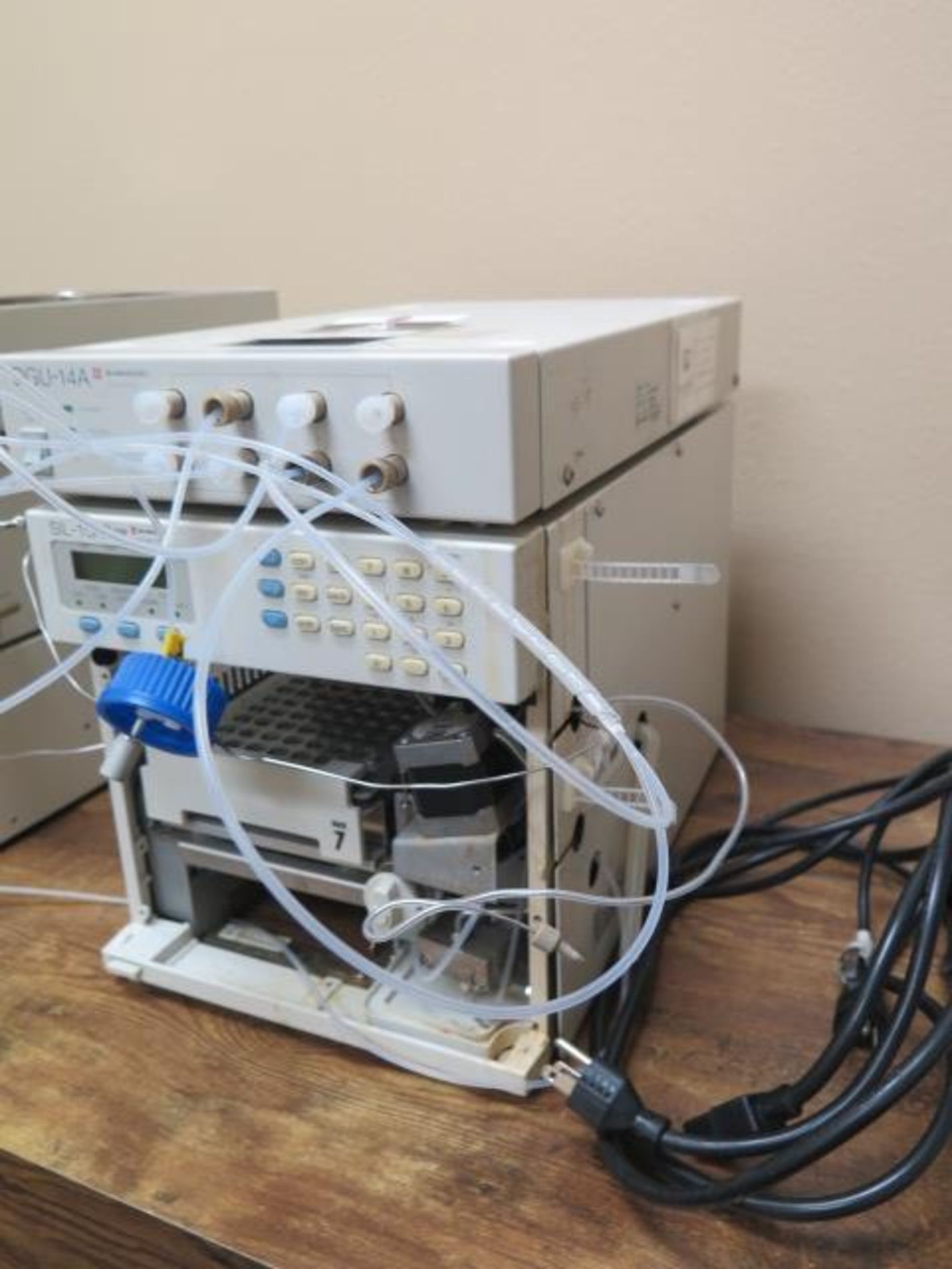 Shimadzu SIL-10AD VP HPLC Auto Sampler w/ Shimadzu DGU-14A Degasser (SOLD AS-IS - NO WARRANTY) - Image 2 of 6