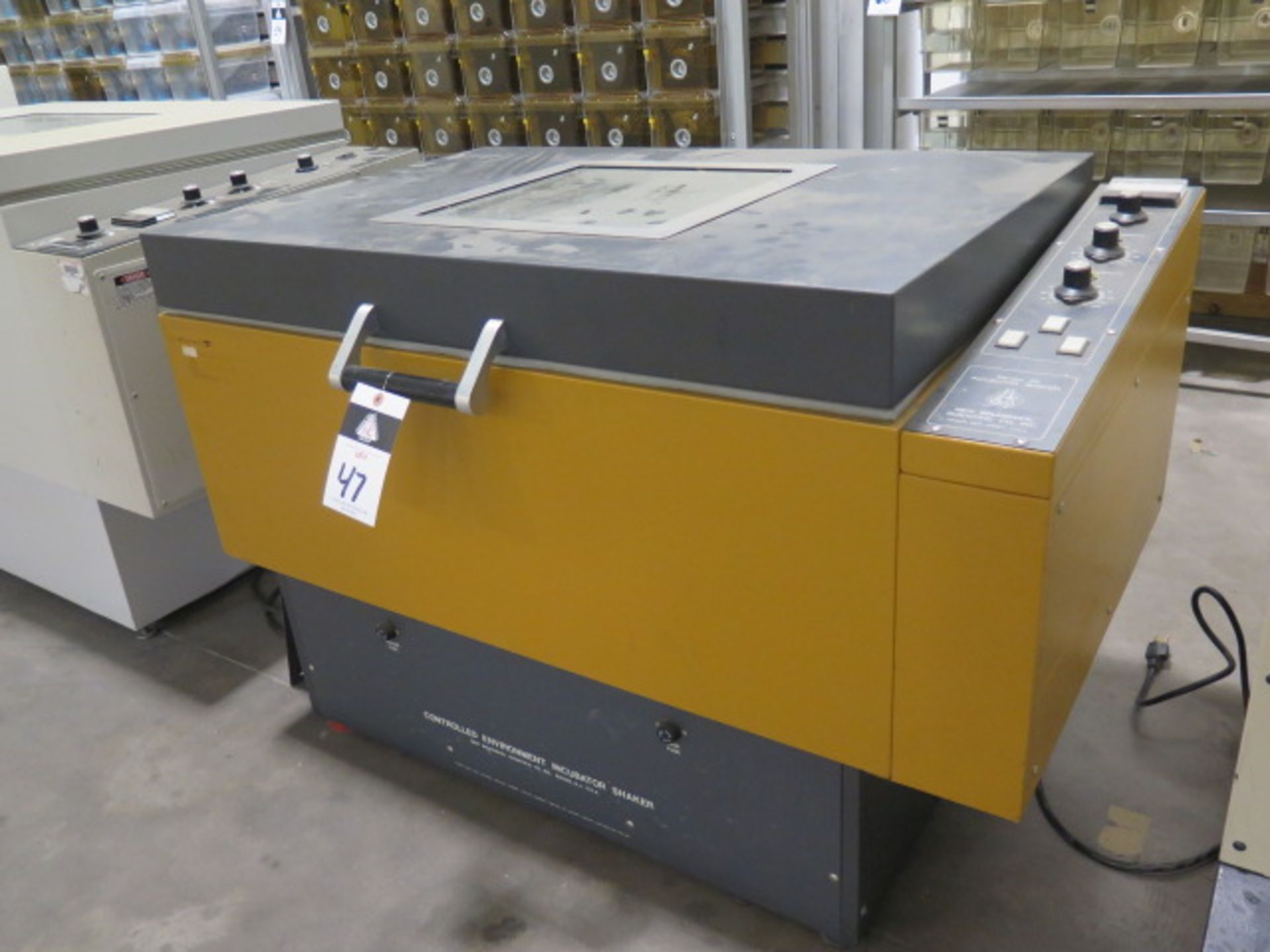 New Brunswick series 25 Incubator Shaker (SOLD AS-IS - NO WARRANTY) - Image 2 of 13