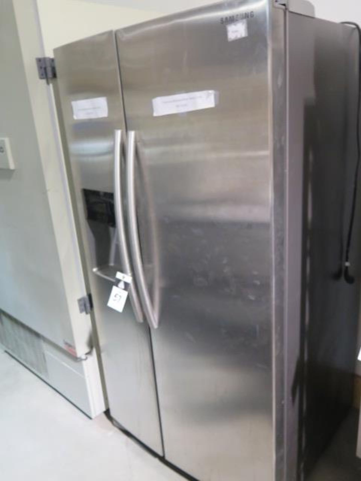 Samsung Refrigerator (FOR LAB USE ONLY - NOT FOR HOME USE) (SOLD AS-IS - NO WARRANTY) - Image 2 of 7