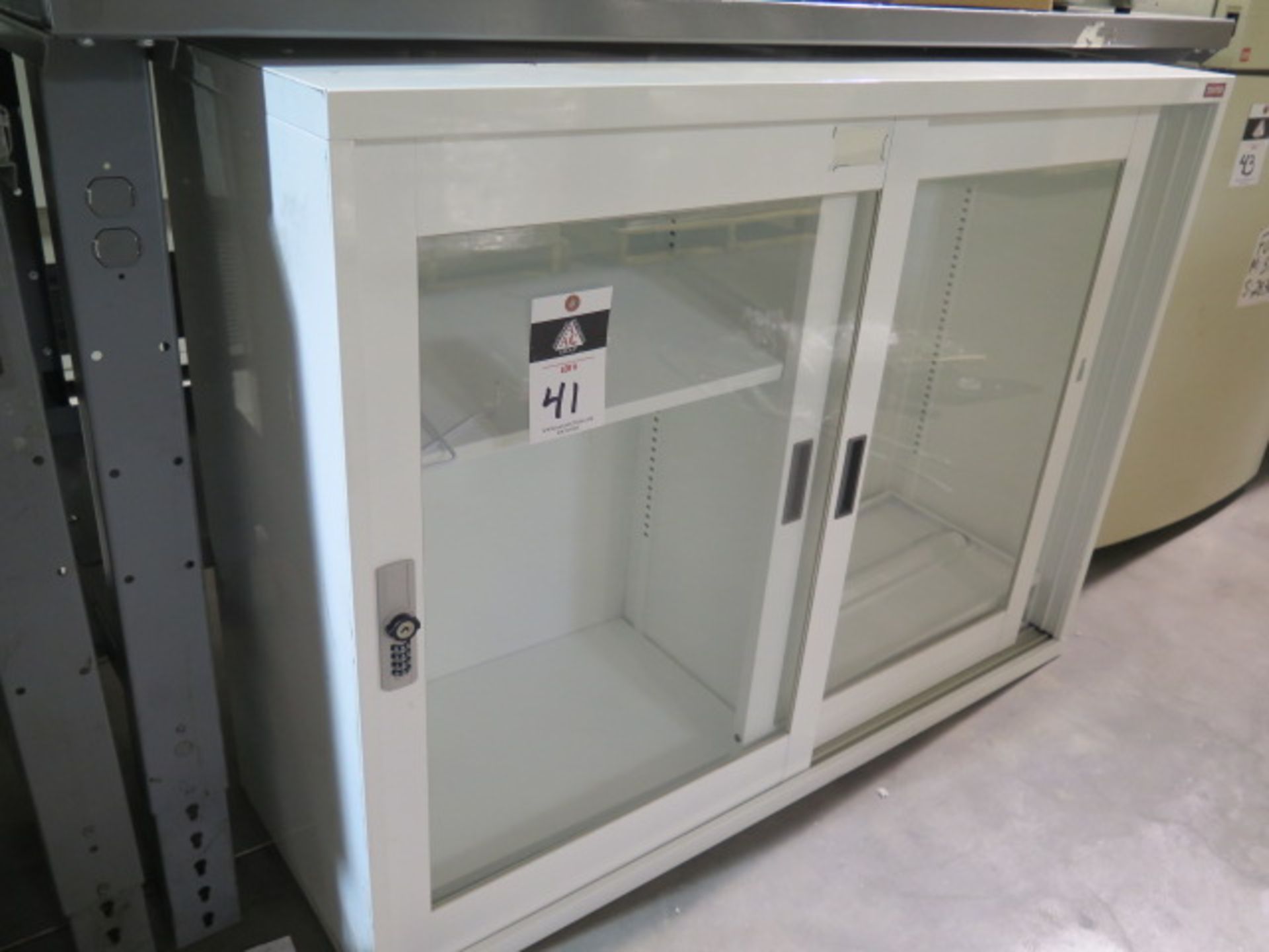 Lockable Glass Cabinet (SOLD AS-IS - NO WARRANTY) - Image 3 of 4