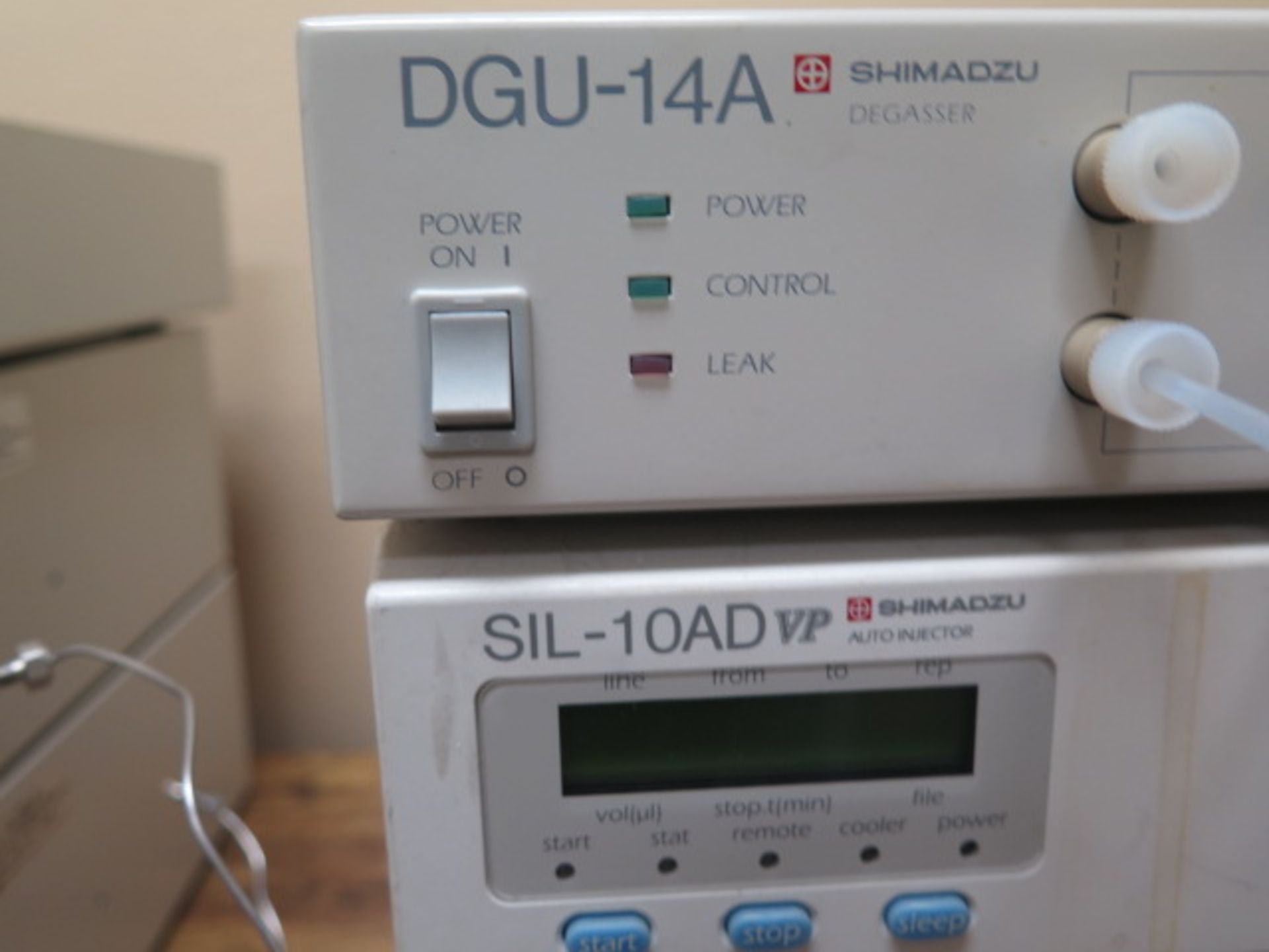 Shimadzu SIL-10AD VP HPLC Auto Sampler w/ Shimadzu DGU-14A Degasser (SOLD AS-IS - NO WARRANTY) - Image 5 of 6