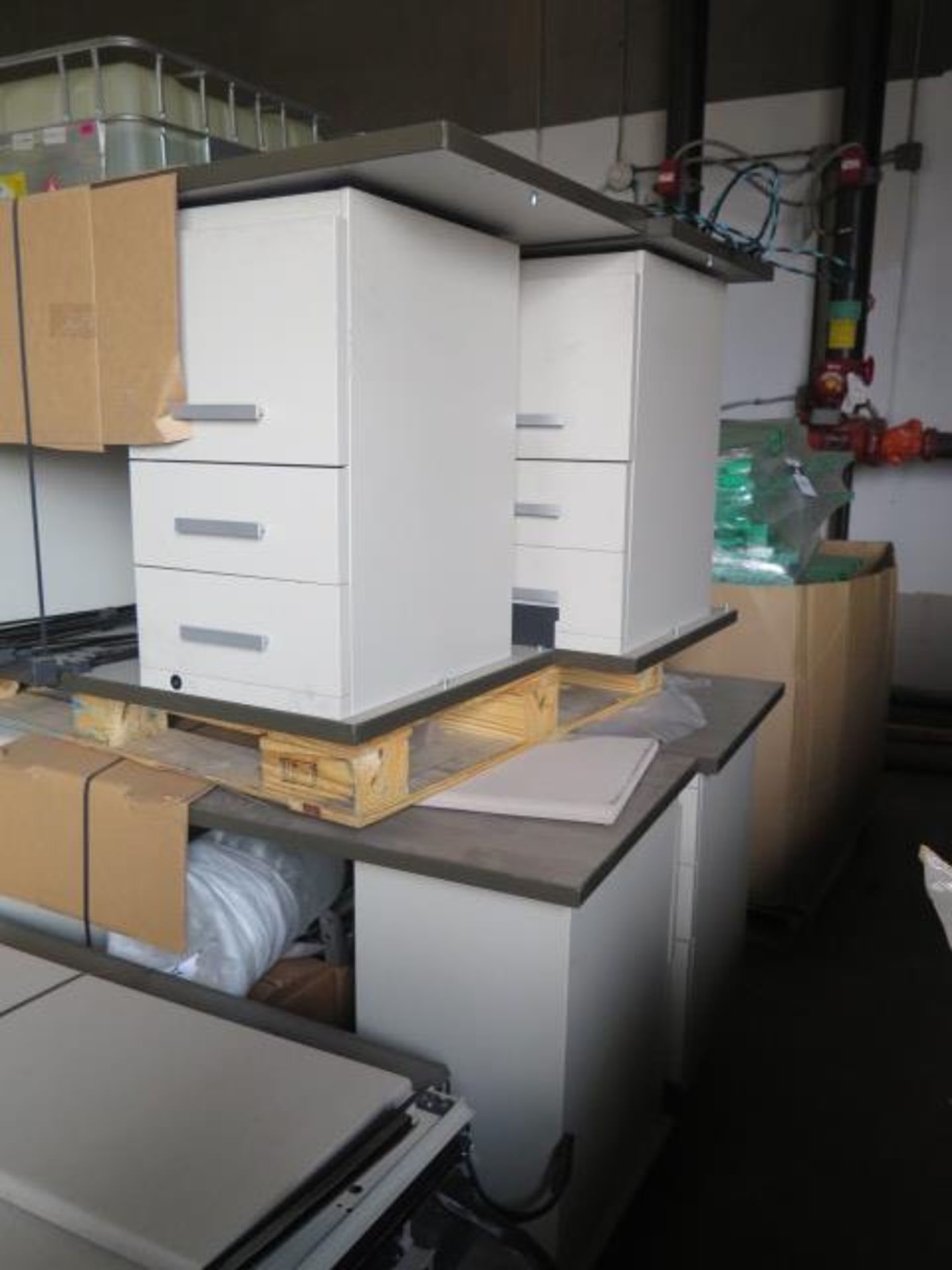 Office Cubicles and Desks (SOLD AS-IS - NO WARRANTY) - Image 7 of 7