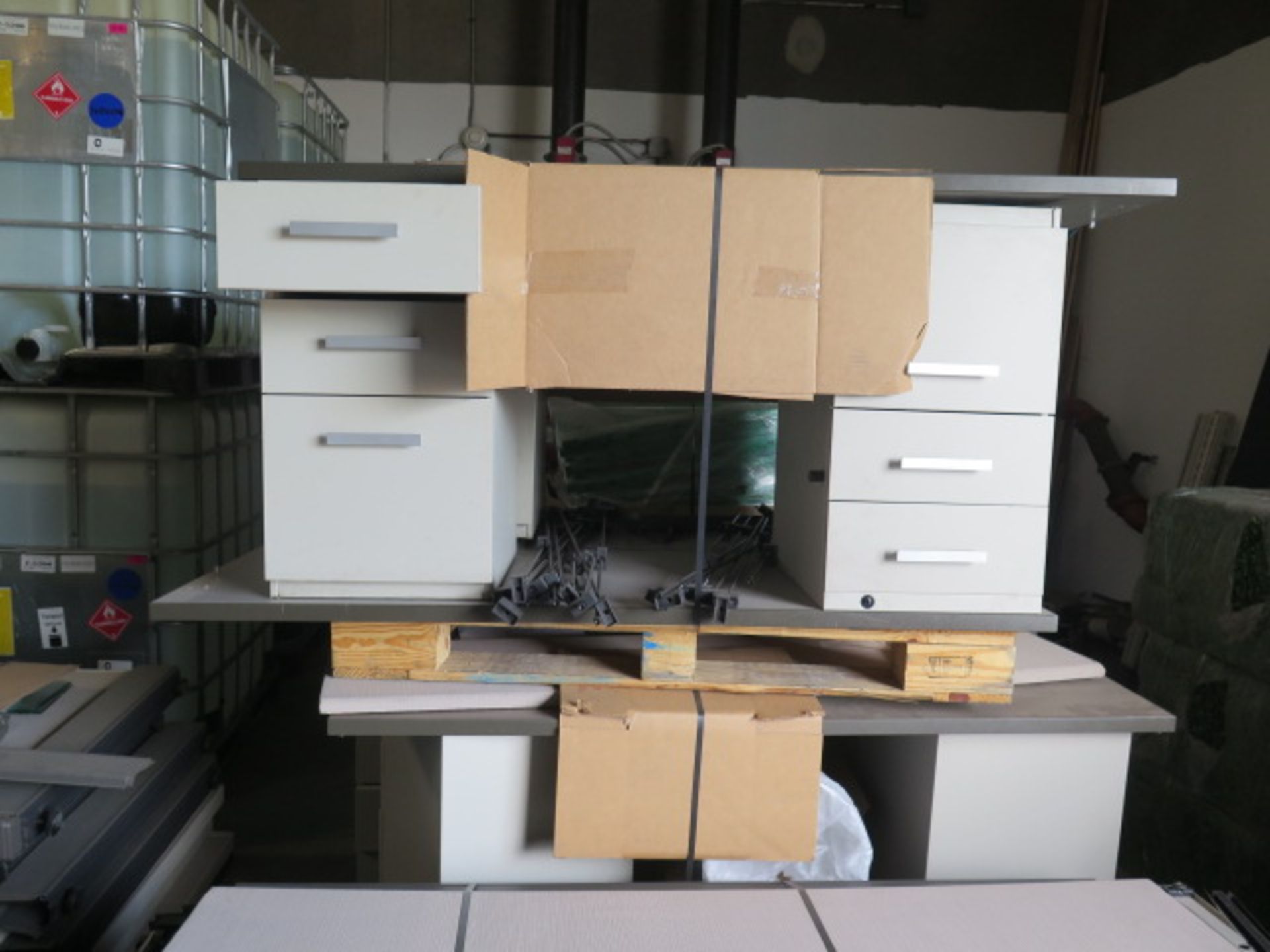 Office Cubicles and Desks (SOLD AS-IS - NO WARRANTY) - Image 6 of 7