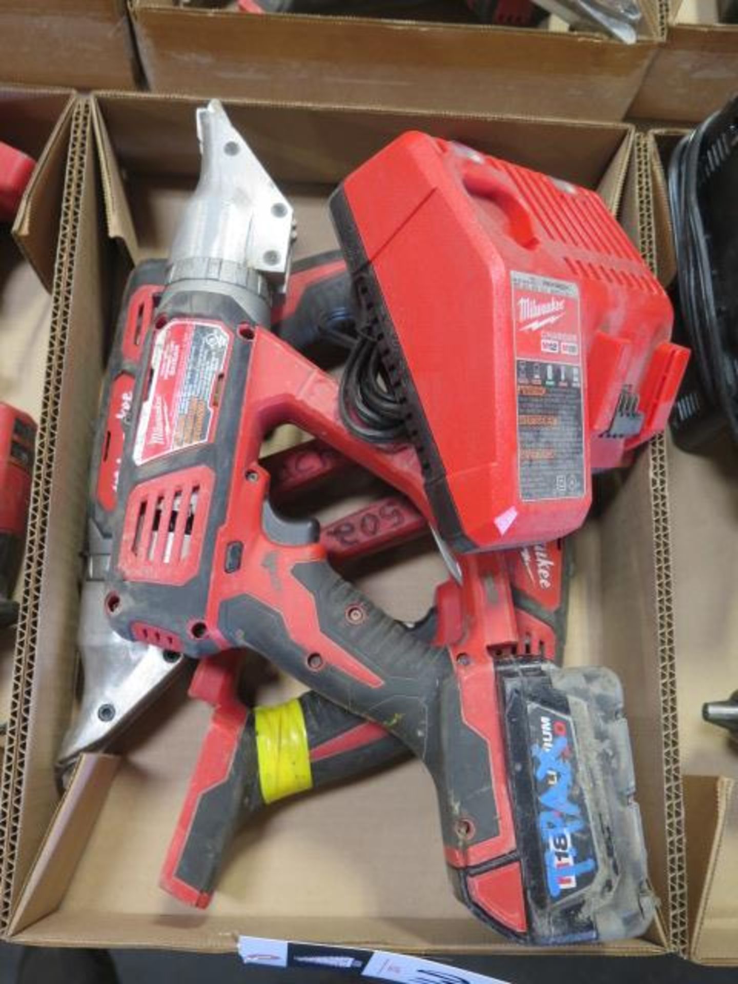 Milwaukee 18 Volt 16GA Double Cut Shears (2) (SOLD AS-IS - NO WARRANTY) - Image 2 of 5