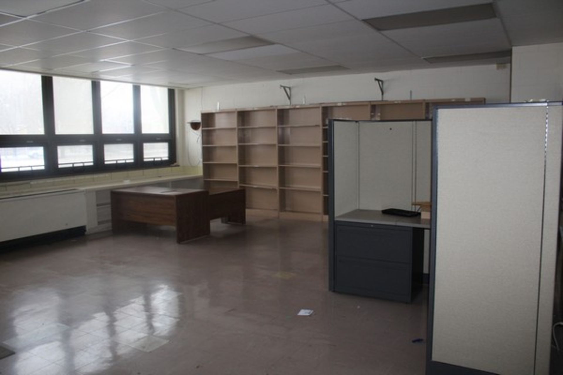 CONTENTS OF NINE ROOMS, WALL HEATERS, DESKS, SHELVES, CHALK BOARDS, DOORS, MISC. (BUYER HAS RIGHT OF - Image 4 of 19