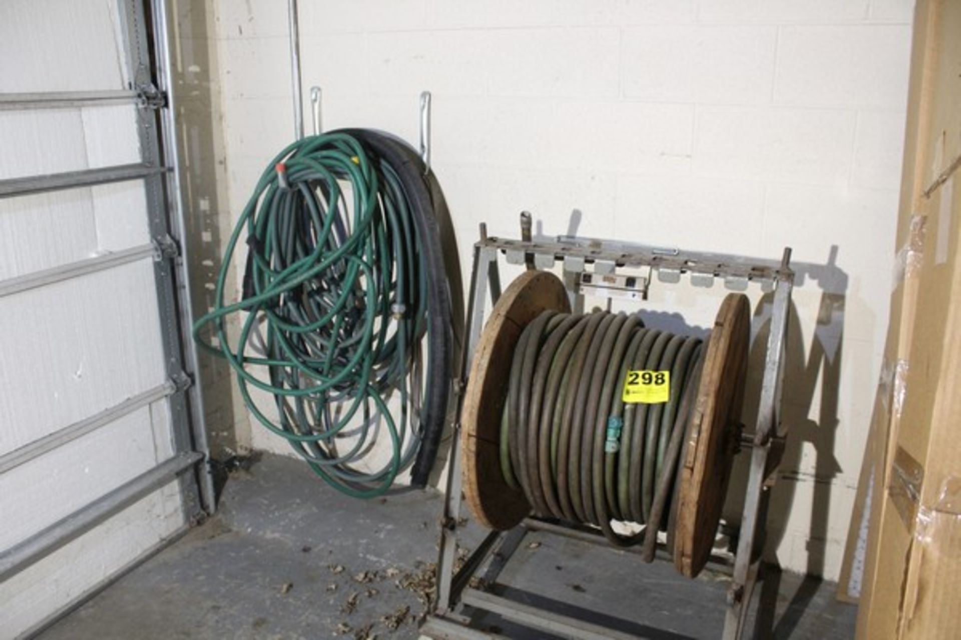 LARGE HOSE REEL AND HOSES