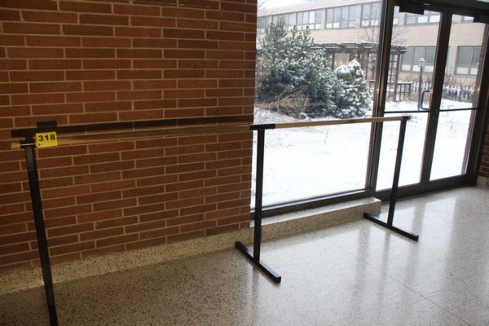 10FT SINGLE POLE FIXED HEIGHT BALLET BARRE (BUYER HAS RIGHT OF ABANDONMENT)