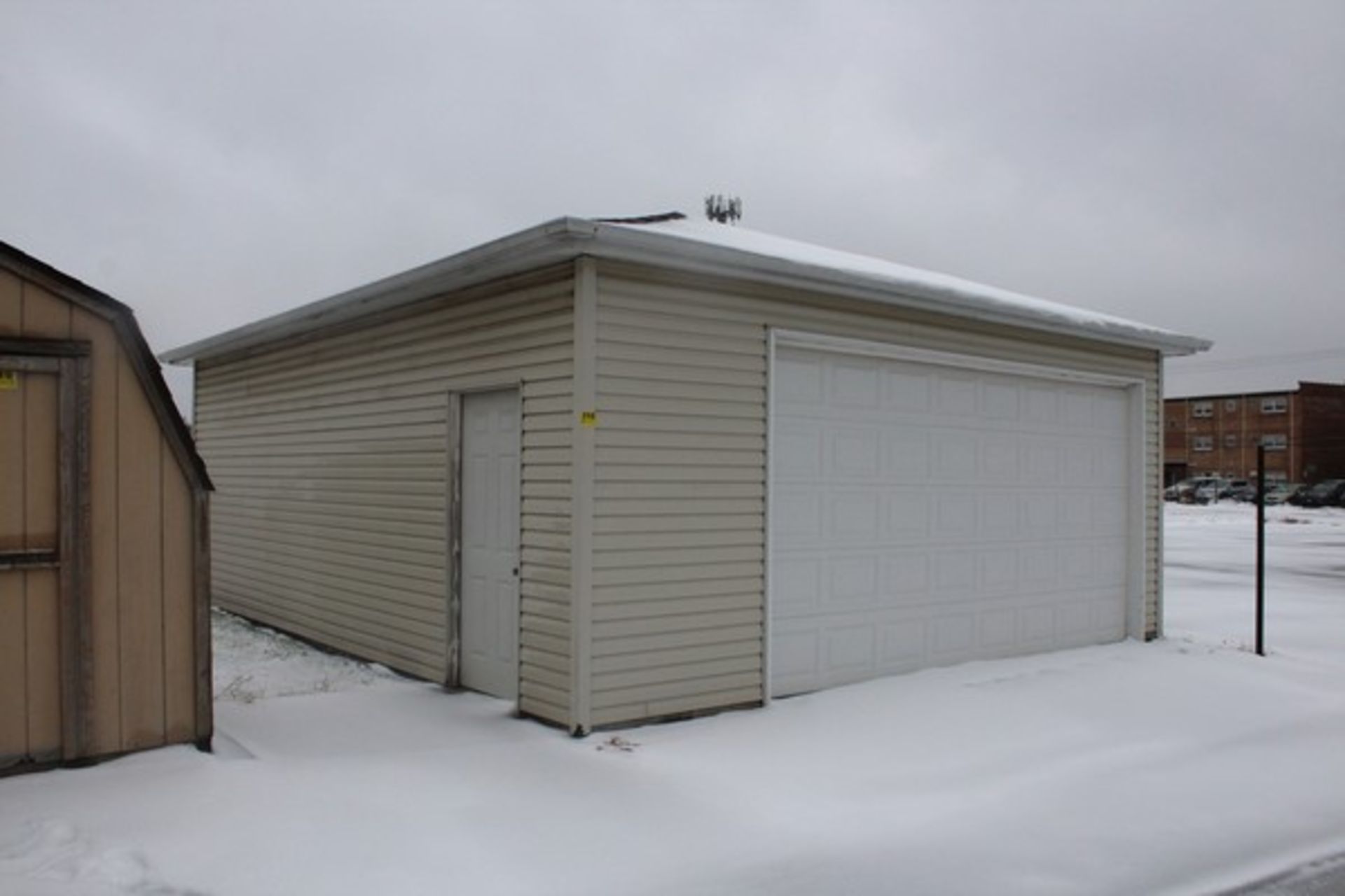 GARAGE WITH FRONT AND REAR ROLLUP DOORS, 22-1/2FT X 26FT