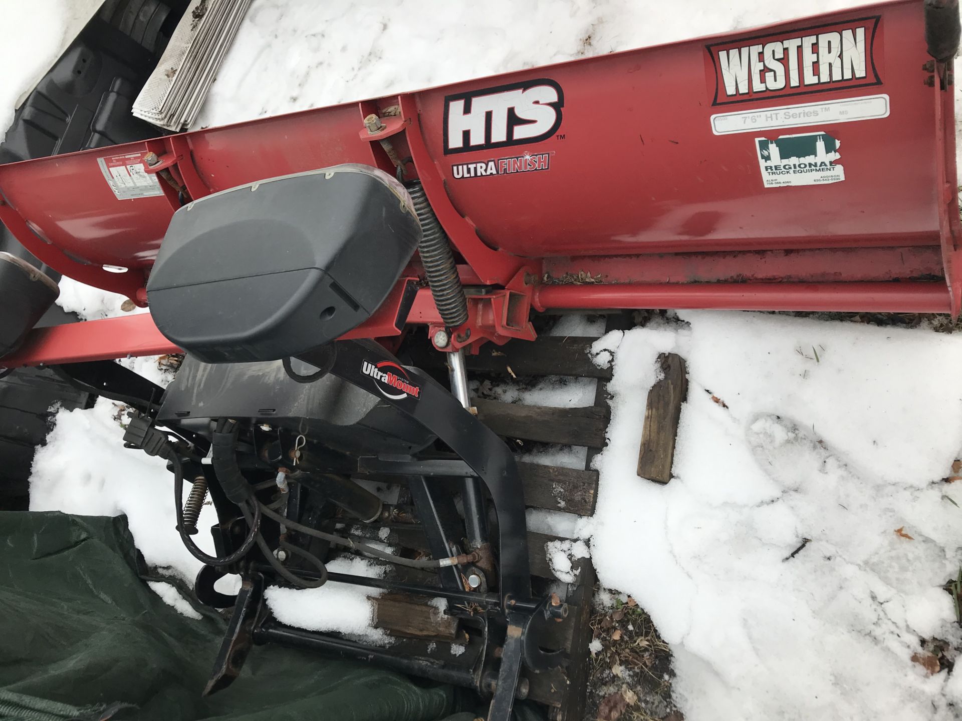 WESTERN 7'6" SNOW PLOW WITH MOUNT AND LIGHT BAR - Image 2 of 2