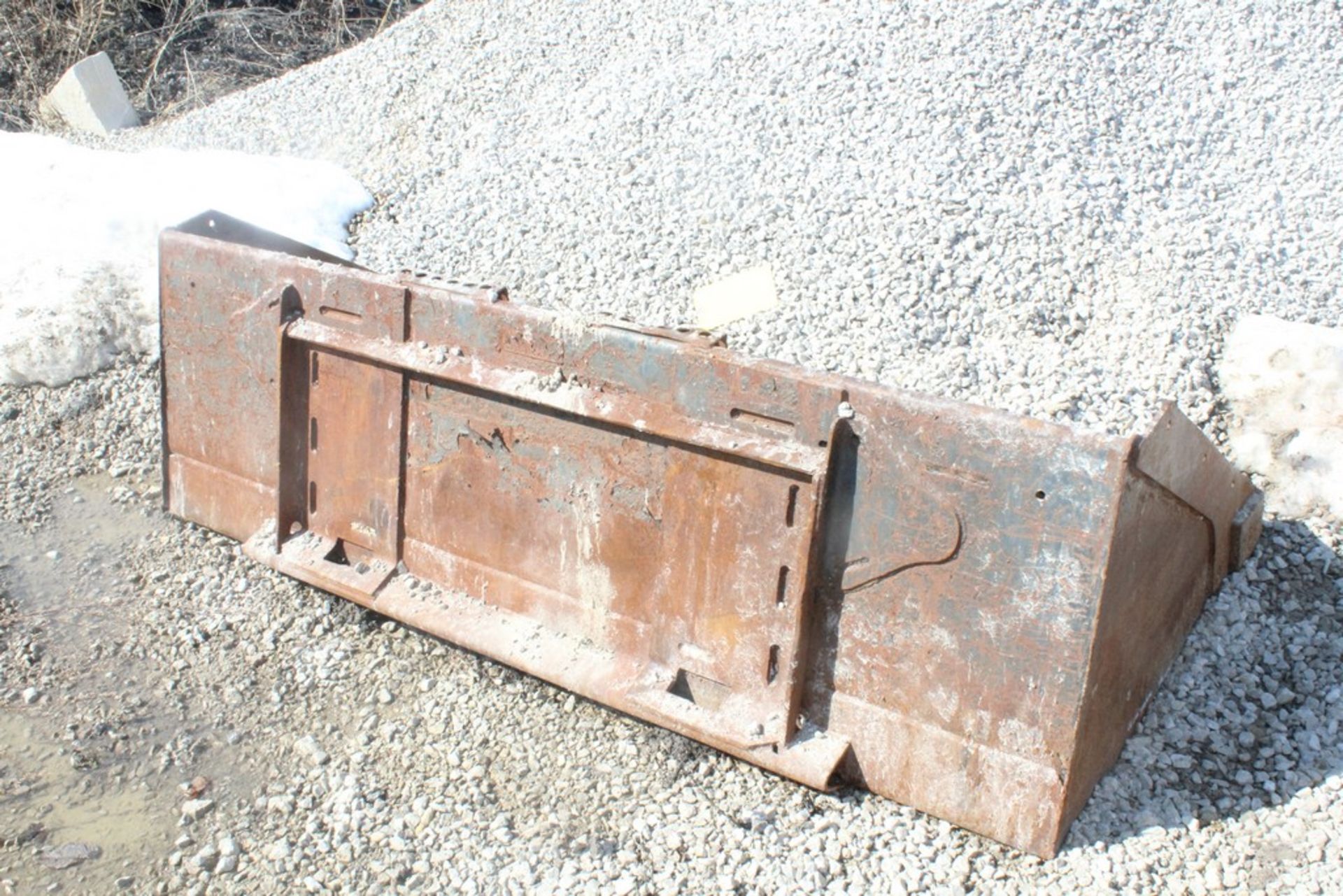 BOBCAT 80-IN. UNIVERSAL BUCKET, TO FIT SKID STEER LOADER