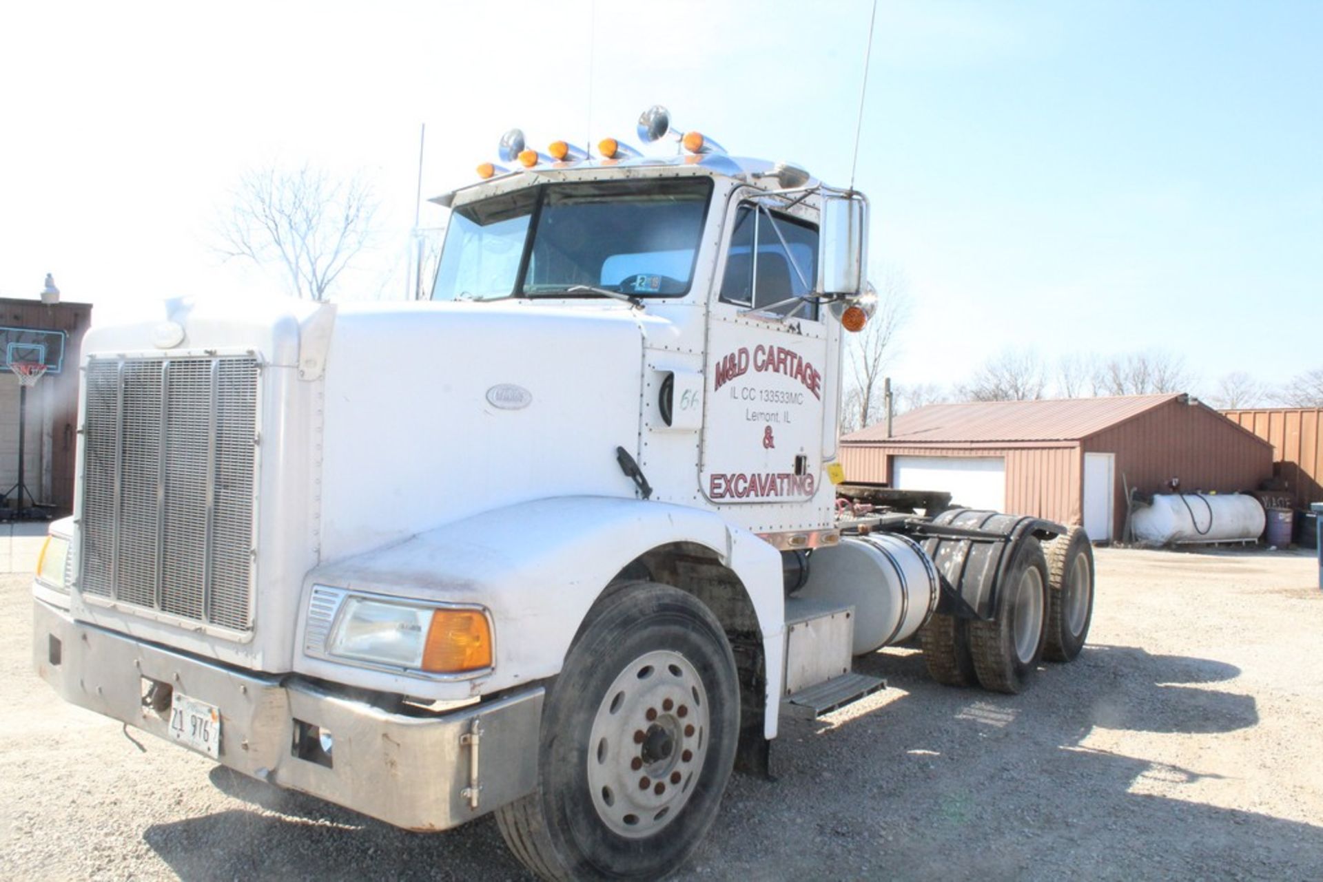 1997 PETERBILT MODEL 377 DAY CAB T/A TRUCK TRACTOR VIN: 1XPCDB8X7VN427215 (1997) CAT 14.6L DIESEL - Image 2 of 11