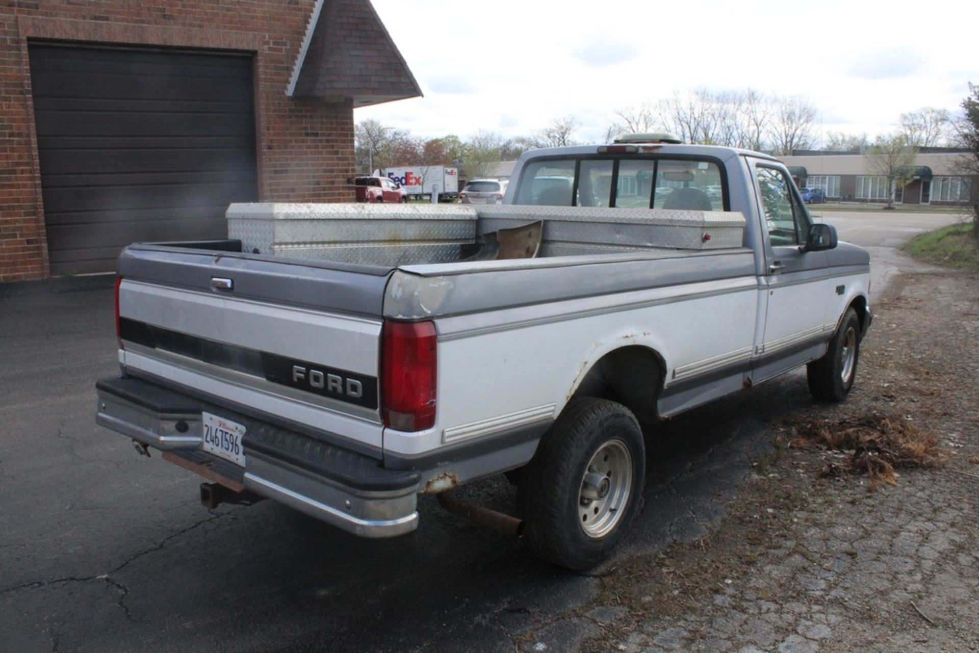 1995 FORD F-150 XLT STANDARD CAB PICKUP TRUCK VIN: 1FTEF15N0SNB74431 (1995) 5.0L V8 OHV 16V, A/T, - Image 3 of 8