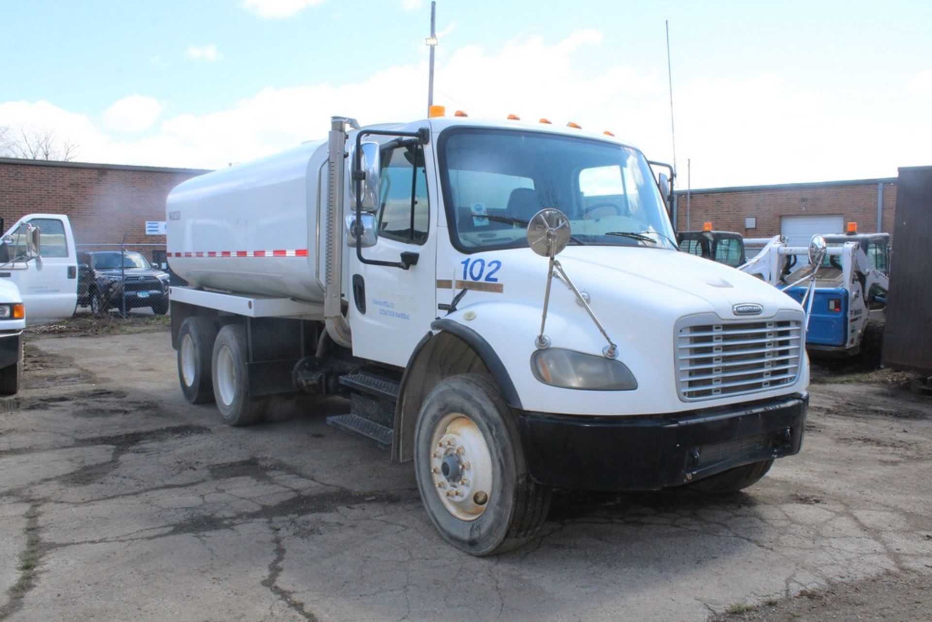 2007 FREIGHTLINER 2000 GALLON (est.) TANDEM AXLE WATER TRUCK VIN: 1FVHCYCS97HX13842 (2007) - Image 5 of 10