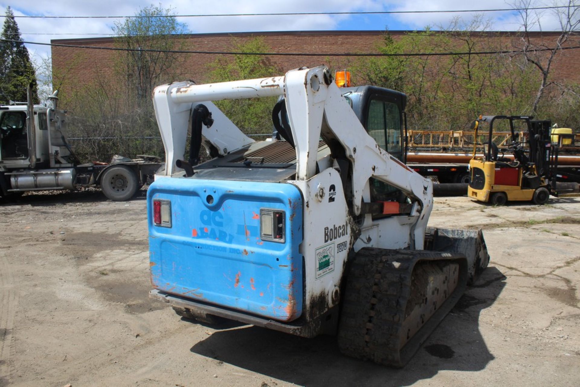 2014 BOBCAT T870 2-SPEED COMPACT TRACK LOADER S/N: AN8L12647 (2014) 84-IN. UNIVERSAL BUCKET, AUX. - Image 3 of 11