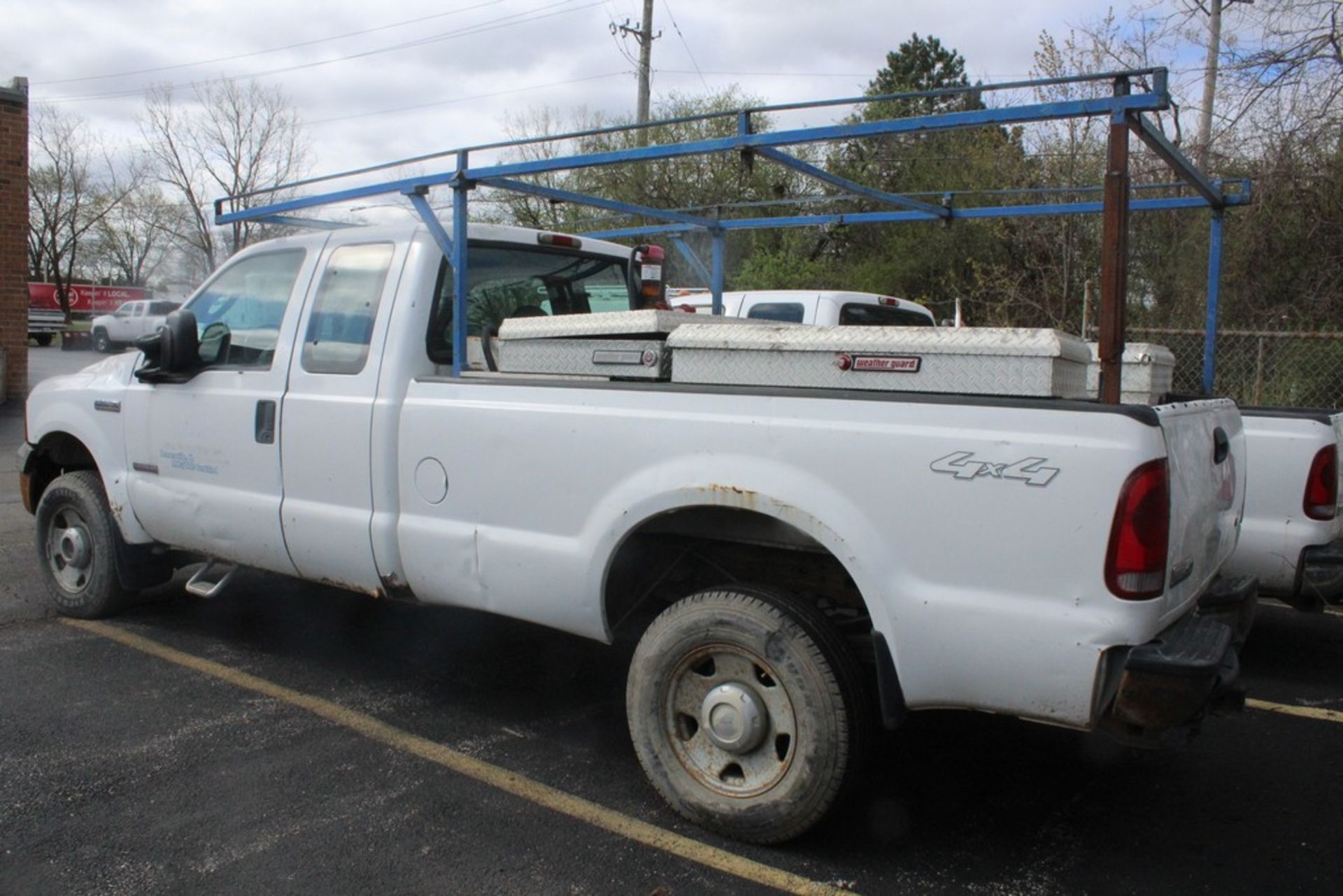 2005 FORD F-250 XL SUPER DUTY EXTENDED CAB 4 X 4 PICKUP TRUCK VIN: 1FTSX21P95EB27089 (2005) 6.0L - Image 3 of 7