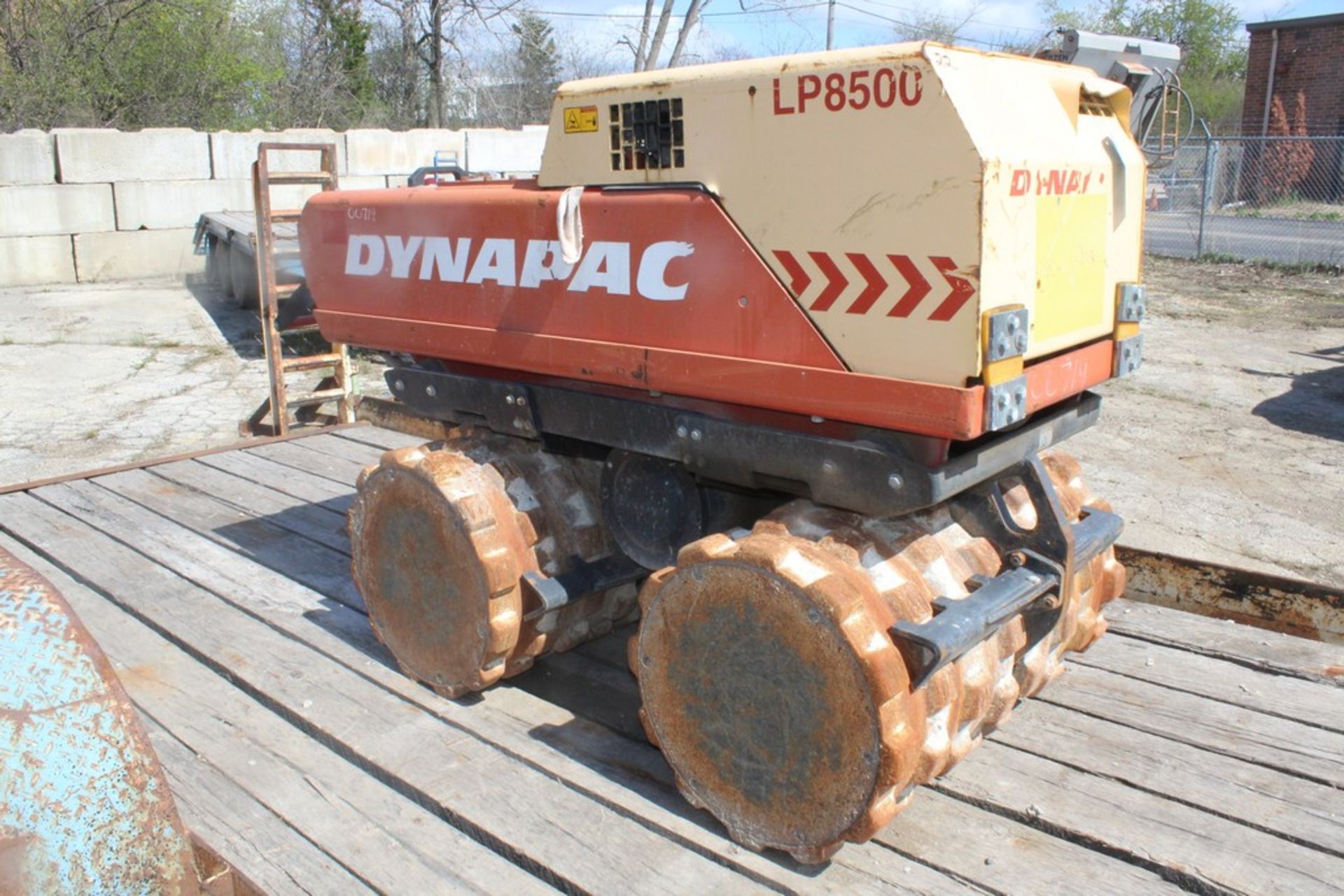 2010 DYNAPAC LP8500 34-IN. TANDUM REMOTE TRENCH COMPACTOR S/N: 18500719 (2010) HATZ 2-CYL. DIESEL - Image 2 of 4