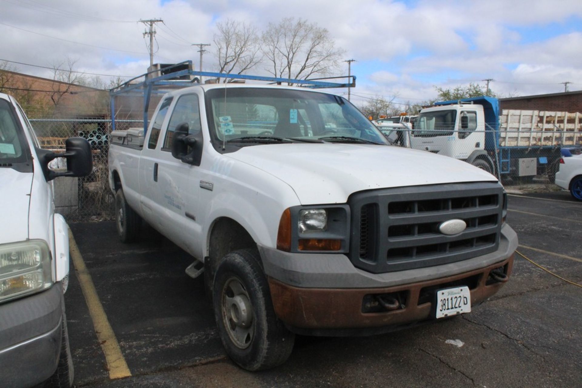 2005 FORD F-250 XL SUPER DUTY EXTENDED CAB 4 X 4 PICKUP TRUCK VIN: 1FTSX21P95EB27089 (2005) 6.0L - Image 2 of 7