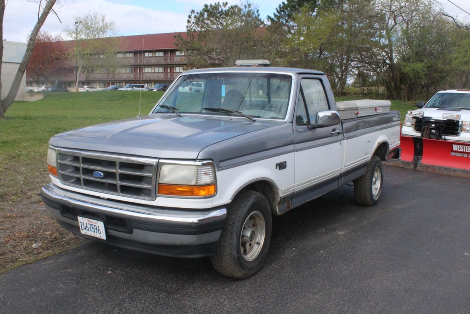 1995 FORD F-150 XLT STANDARD CAB PICKUP TRUCK VIN: 1FTEF15N0SNB74431 (1995) 5.0L V8 OHV 16V, A/T,