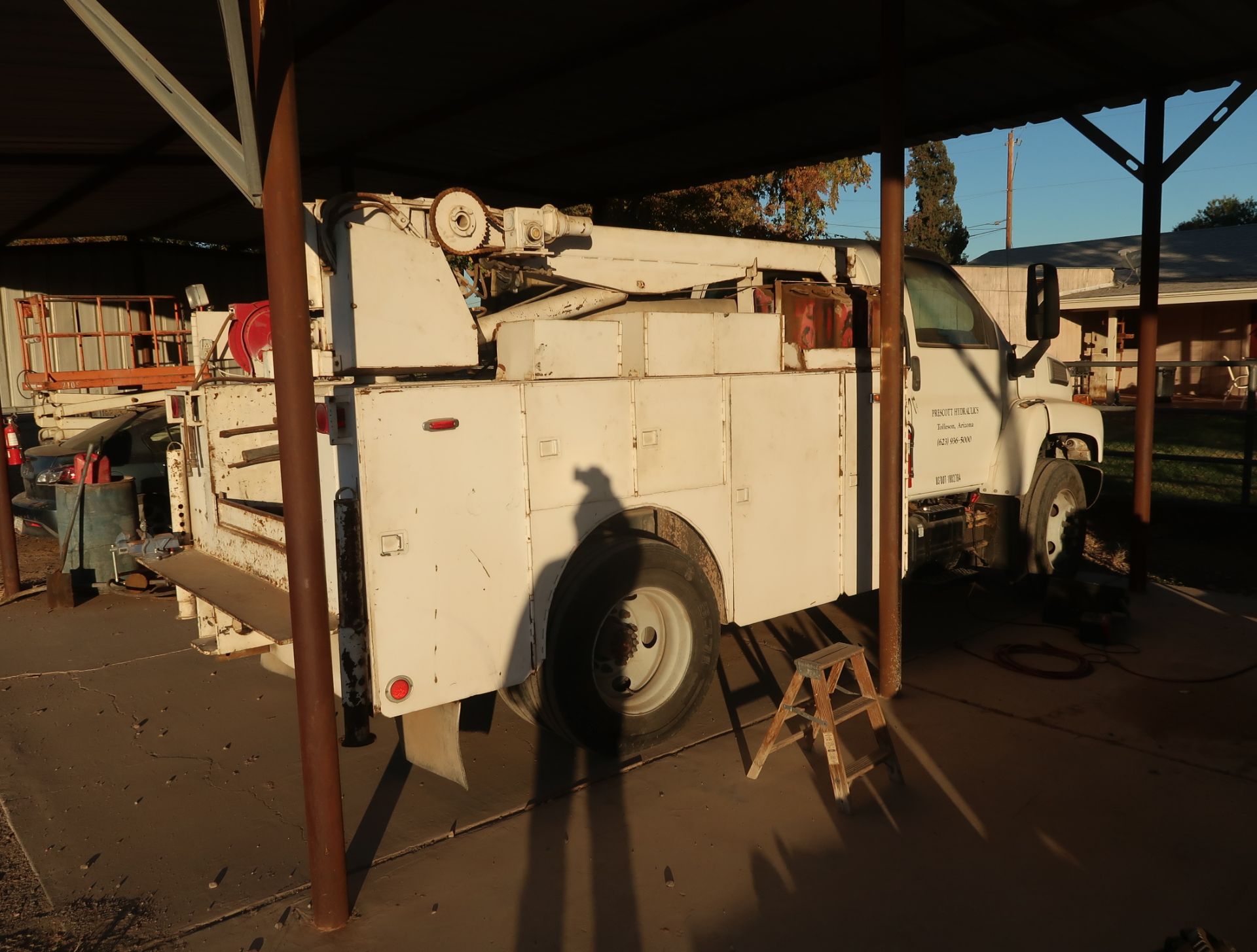 2006 CHEVROLET C7500 DURAMAX SERVICE TRUCK, AUTOMATIC TRANS, CRANE, HOBART CHAMPION COMBO 8500W - Image 3 of 22