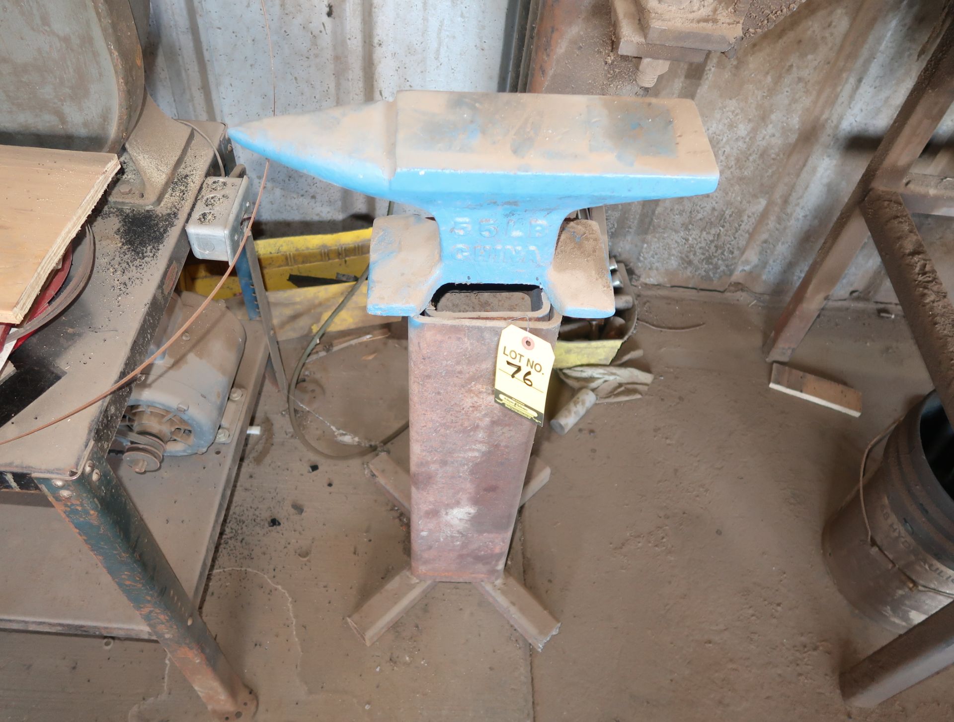 55LB ANVIL W/ STAND