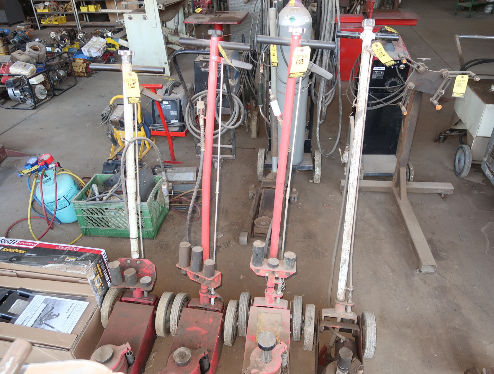 AIR OPERATED HYDRAULIC JACK