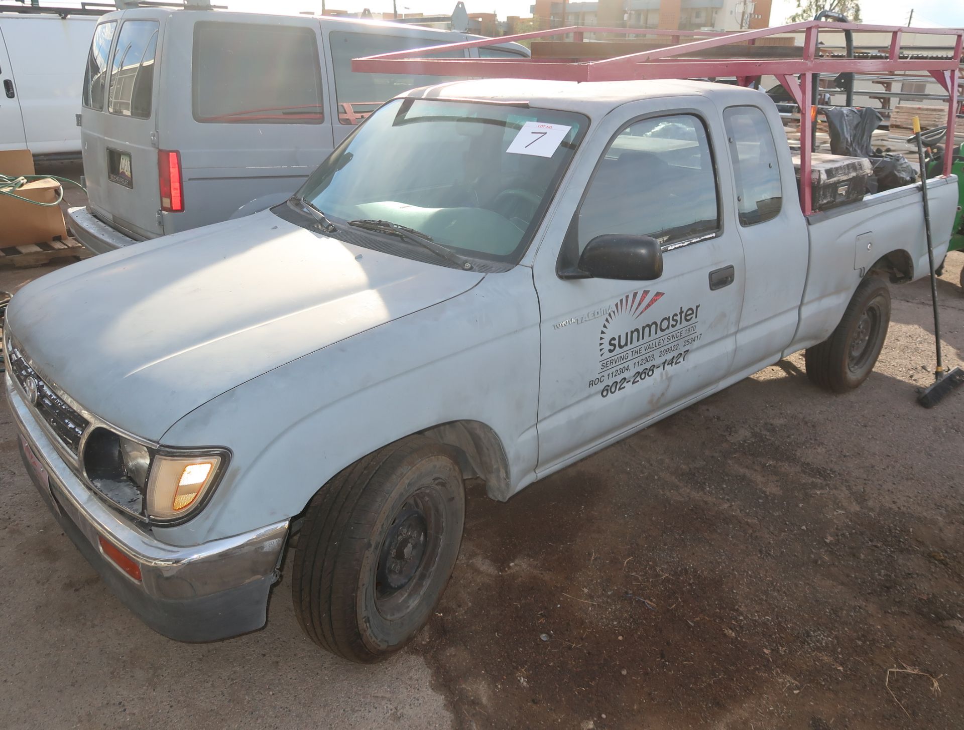 1995 TOYOTA TACOMA W/ UTILITY RACK & BOXES MI: 250,020 VIN: 4TAUN53BXSZ053618 - Image 2 of 5