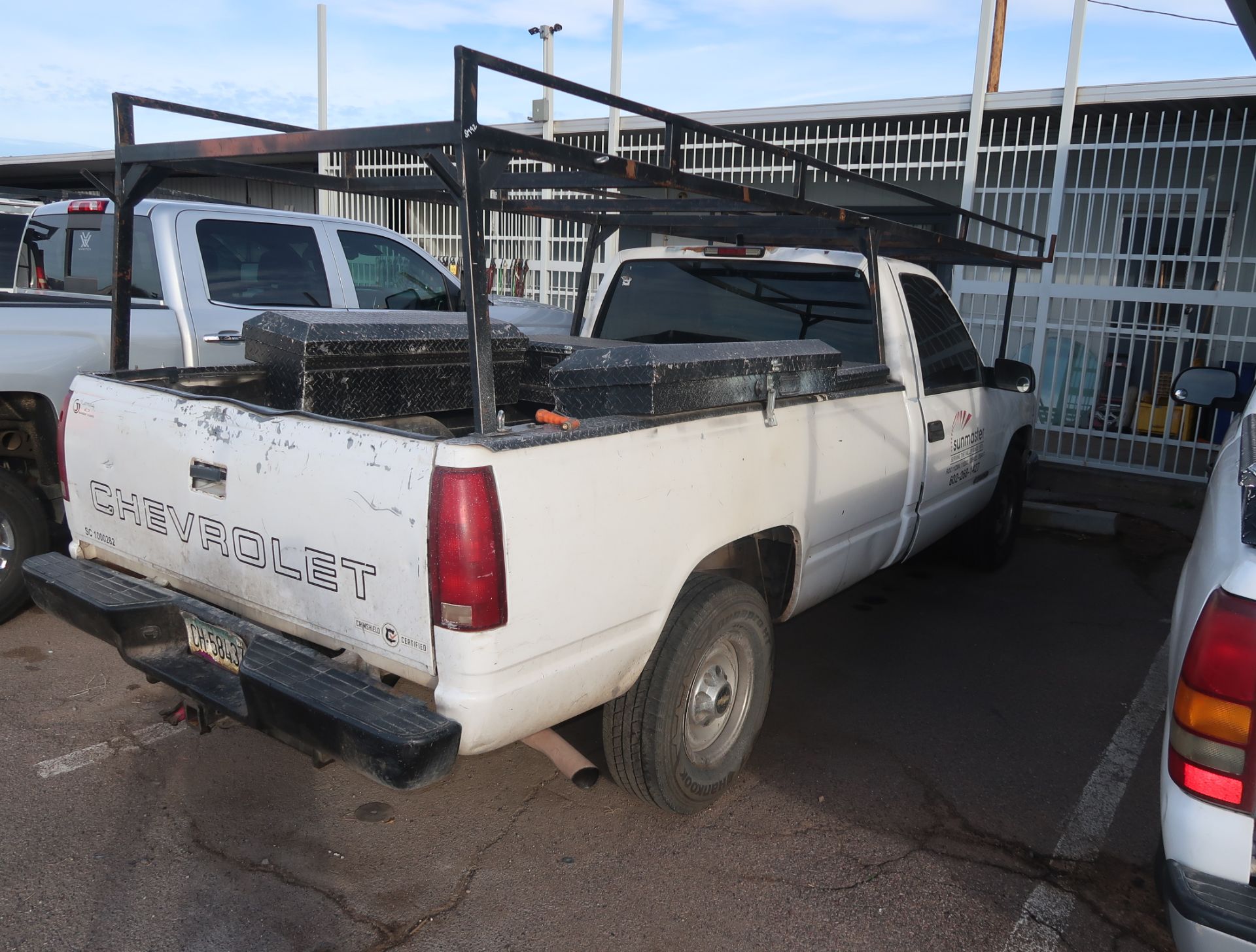 2000 CHEVY UTILITY TRUCK W/ STORAGE BOXES & RACK MI:149,983 WIN: 1GCGC24R7YR155209 - Image 3 of 6