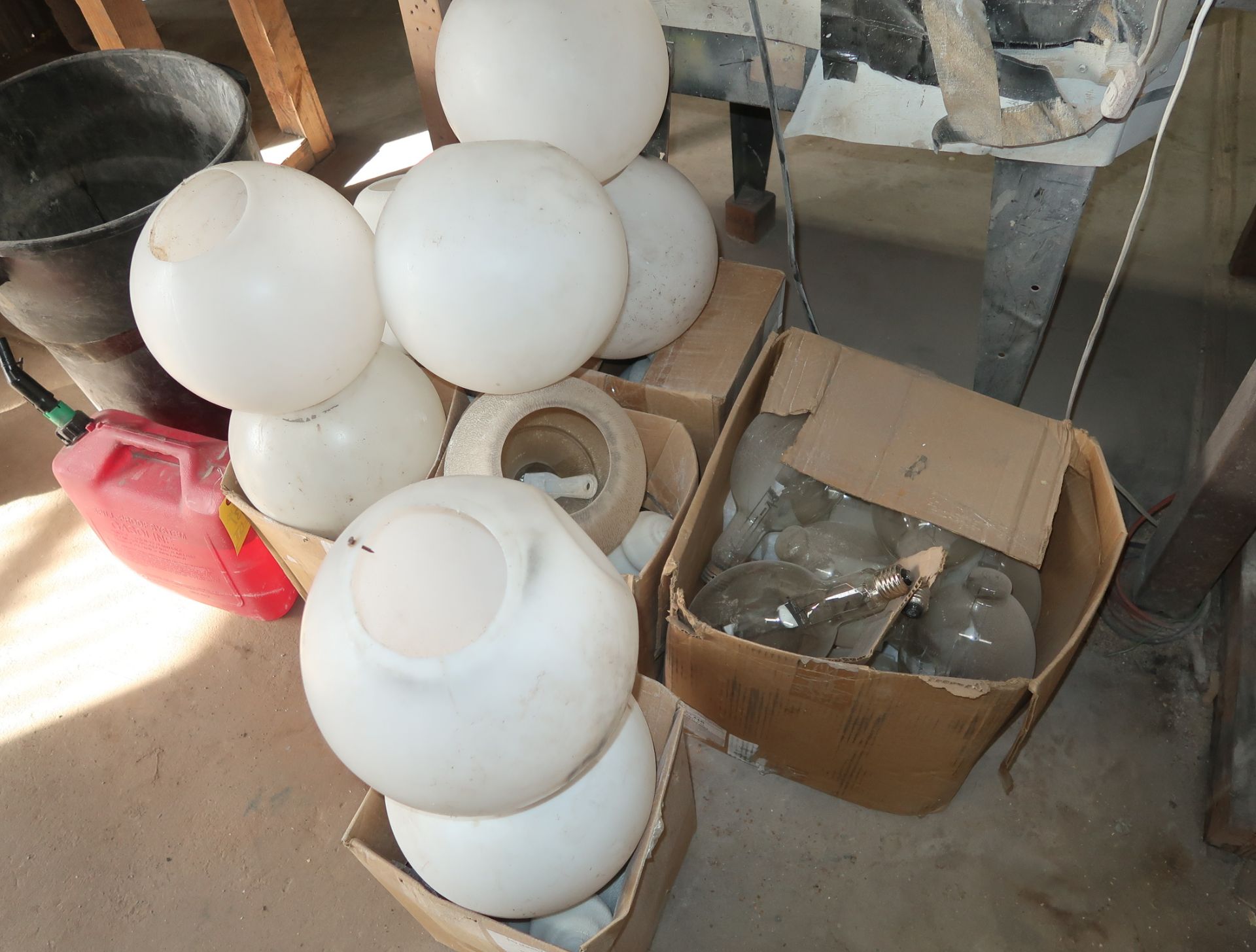 LOT; LIGHT BULBS & PLASTIC GLOBES