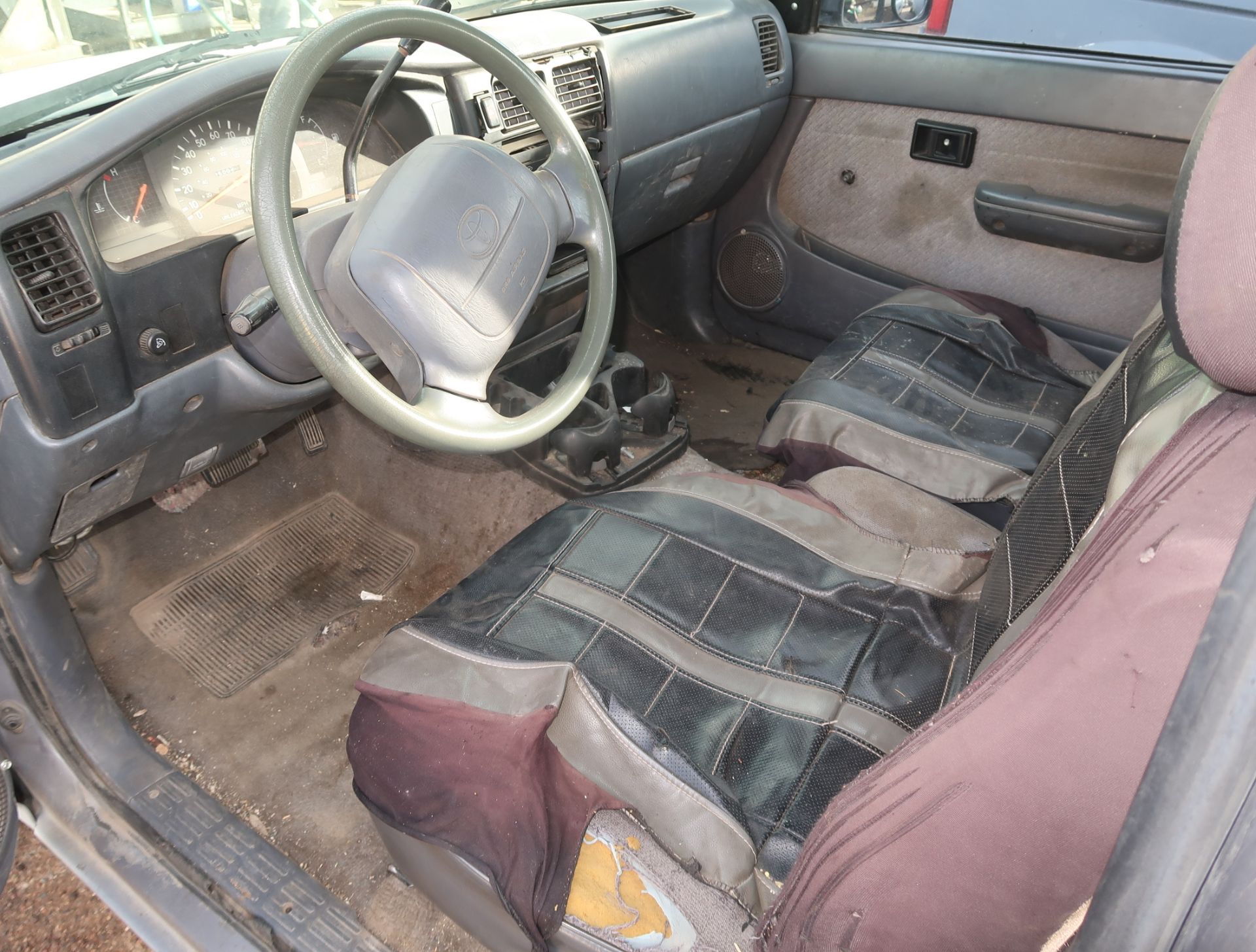 1995 TOYOTA TACOMA W/ UTILITY RACK & BOXES MI: 250,020 VIN: 4TAUN53BXSZ053618 - Image 3 of 5