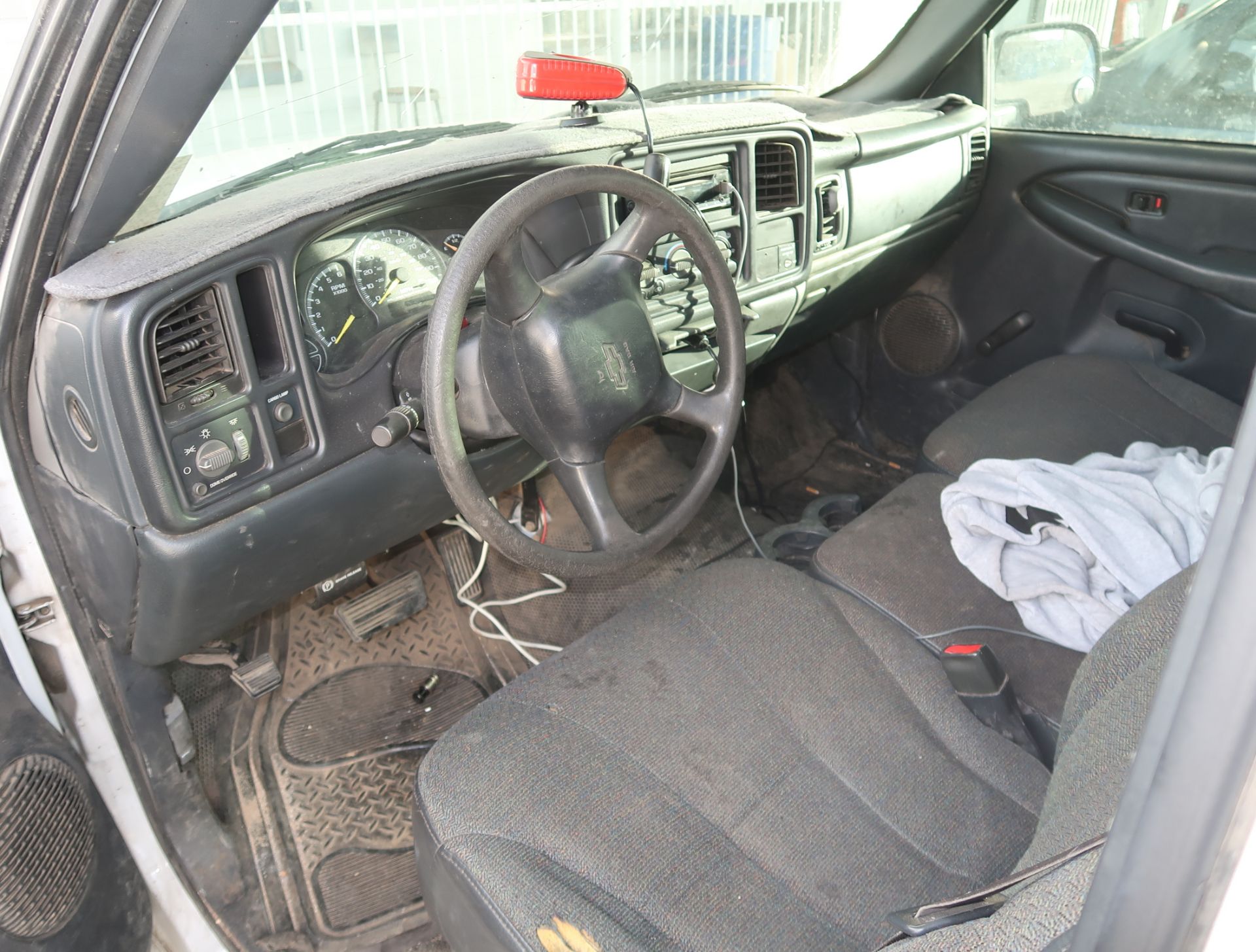 2001 CHEVY SILVERADO W/ STORAGE BOXES & UTILITY RACK MI: 207,831 VIN: 1GCEC14V31Z231934 - Image 8 of 8