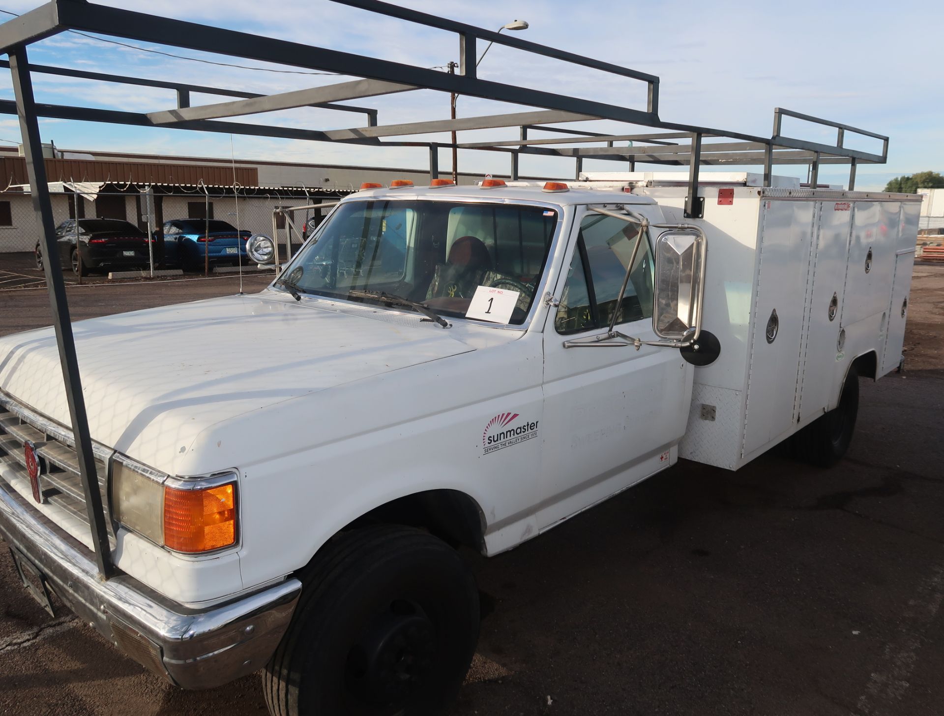 1989 FORD UTILITY TRUCK DUALLY W/ RACK MI: 45,326 VIN: 2FDLF47MXKCB33495